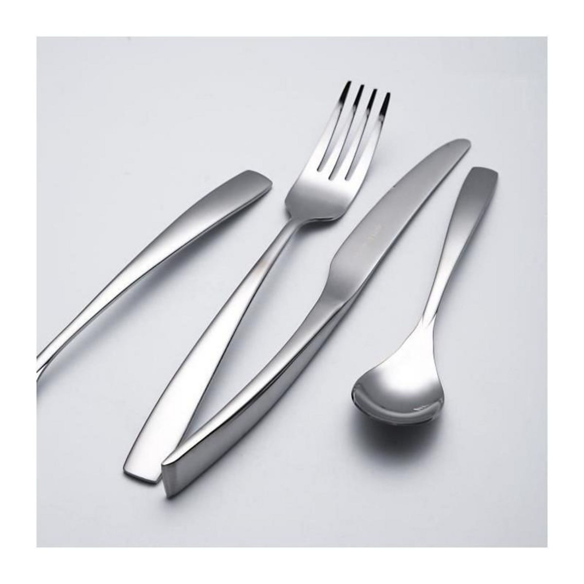 Arthur Martin Ménageres - ARTHUR MARTIN - AM3630 - 24 pieces - Acier inoxydable - Finition miroir