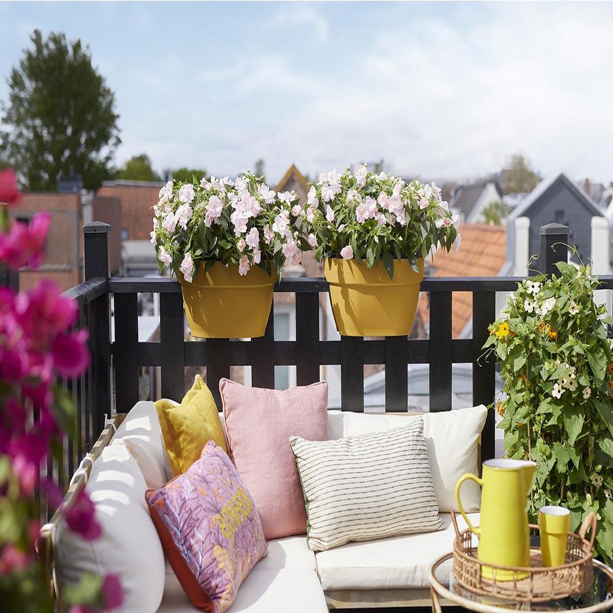 Voir la diapositive 6 : ELHO Balconnière Elho Vibia Campana Flower Bridge jaune miel - Longueur 40 cm