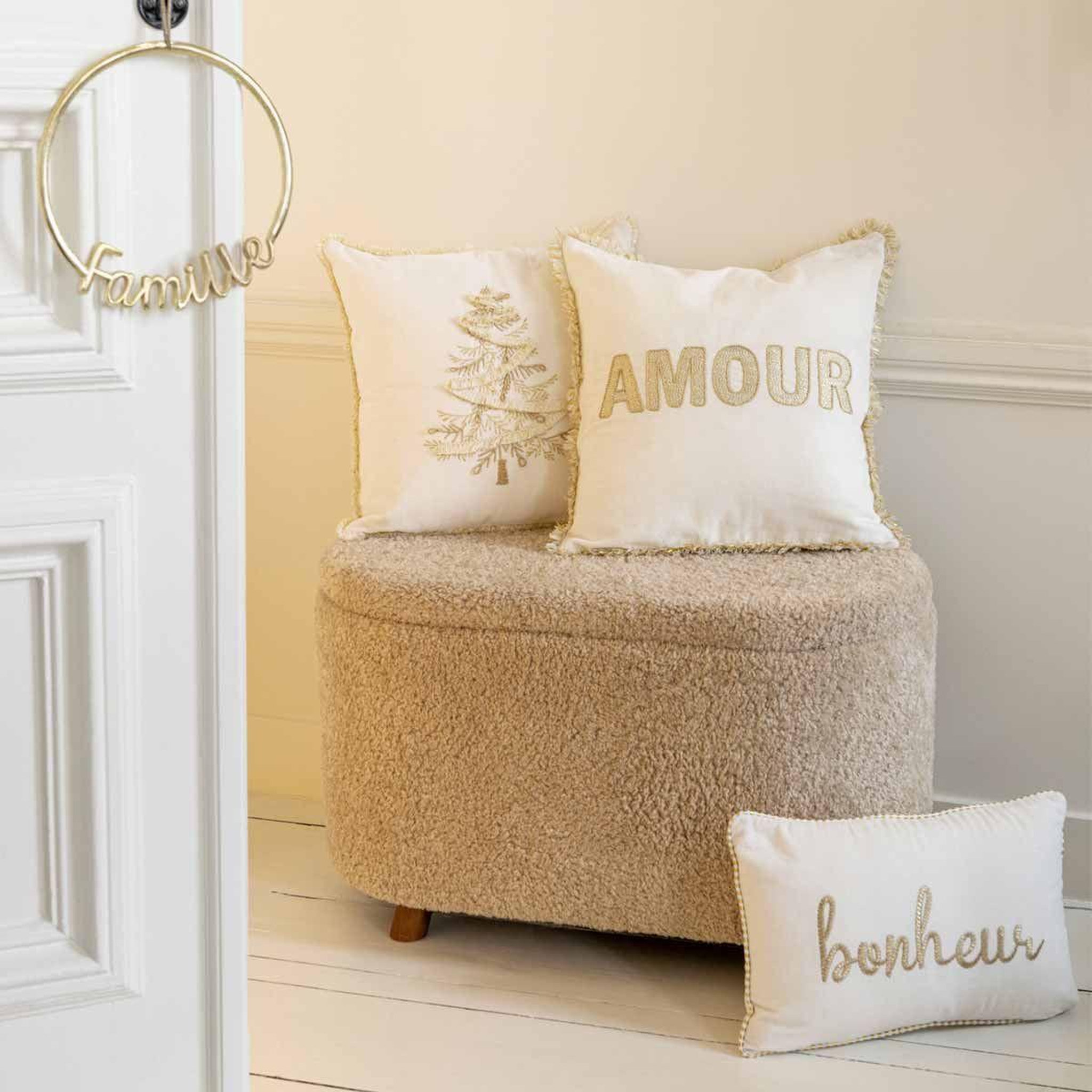 Voir la diapositive 5 : J-LINE Pouf & coffre de rangement  teddy  80cm beige