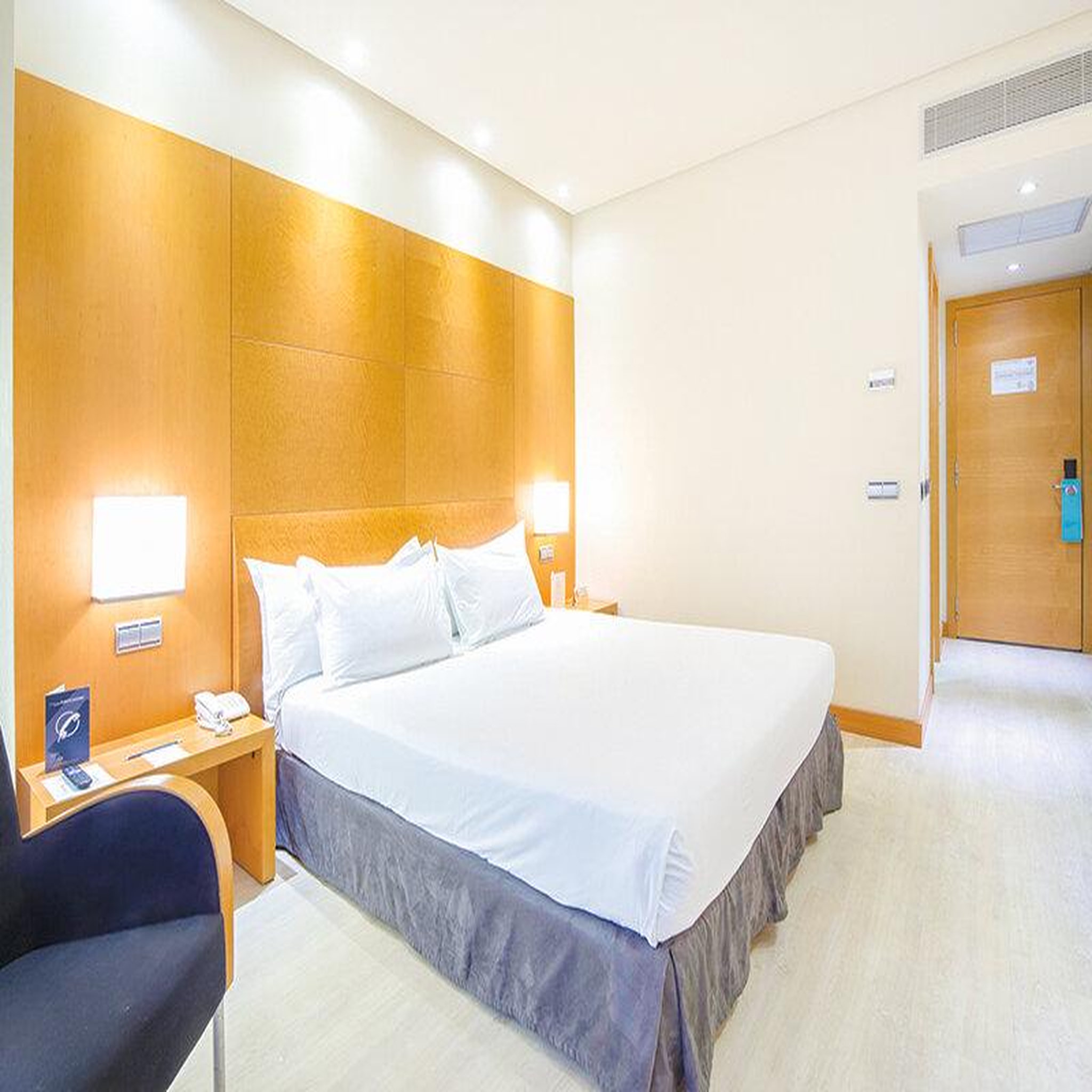 Voir la diapositive 2 : Smartbox Séjour en duo à la découverte de madrid - coffret cadeau séjour