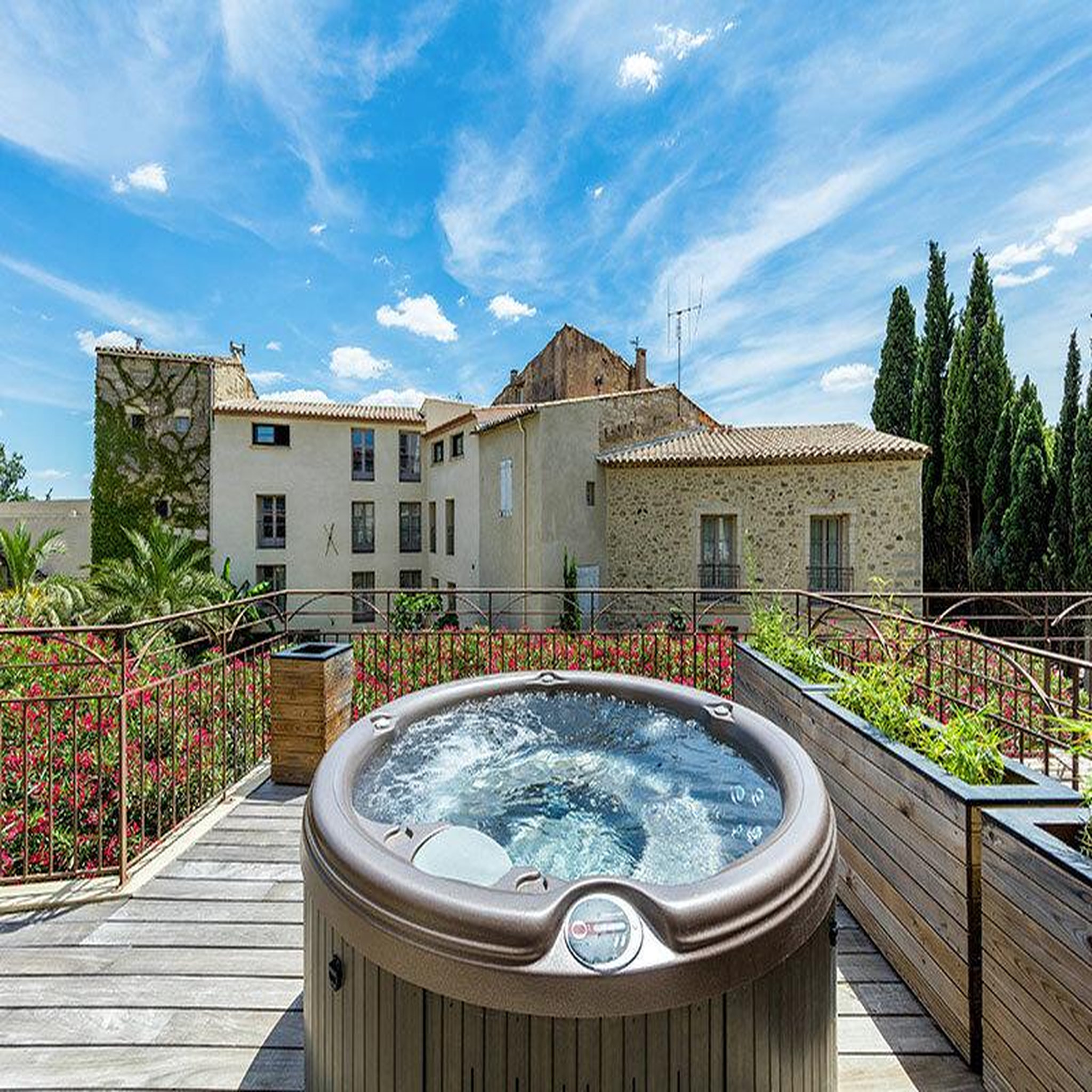 Voir la diapositive 5 : Smartbox 2 jours en suite avec dîner et accès au spa près de béziers - coffret cadeau séjour