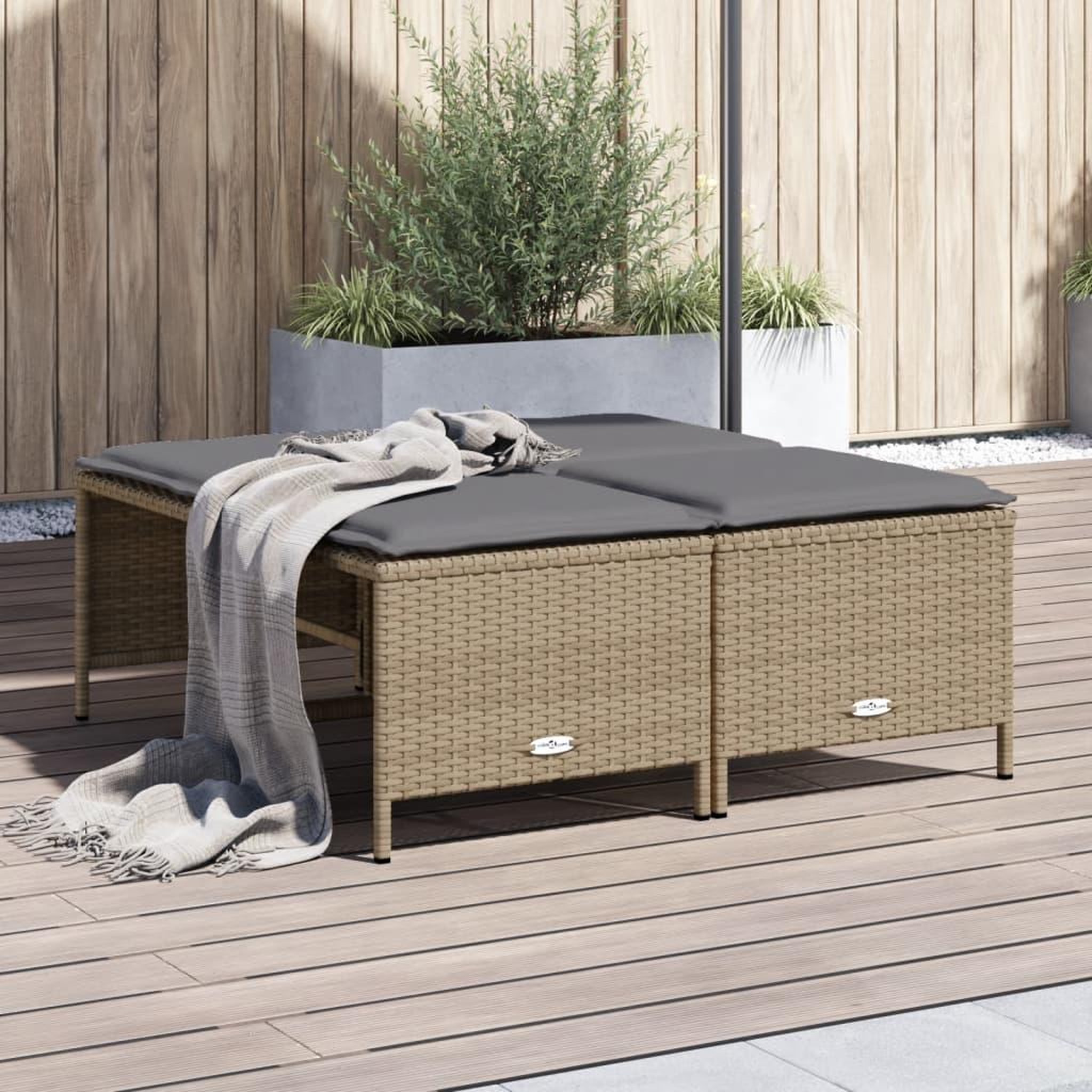 VIDAXL Tabourets de jardin avec coussins lot de 4 beige resine tressee