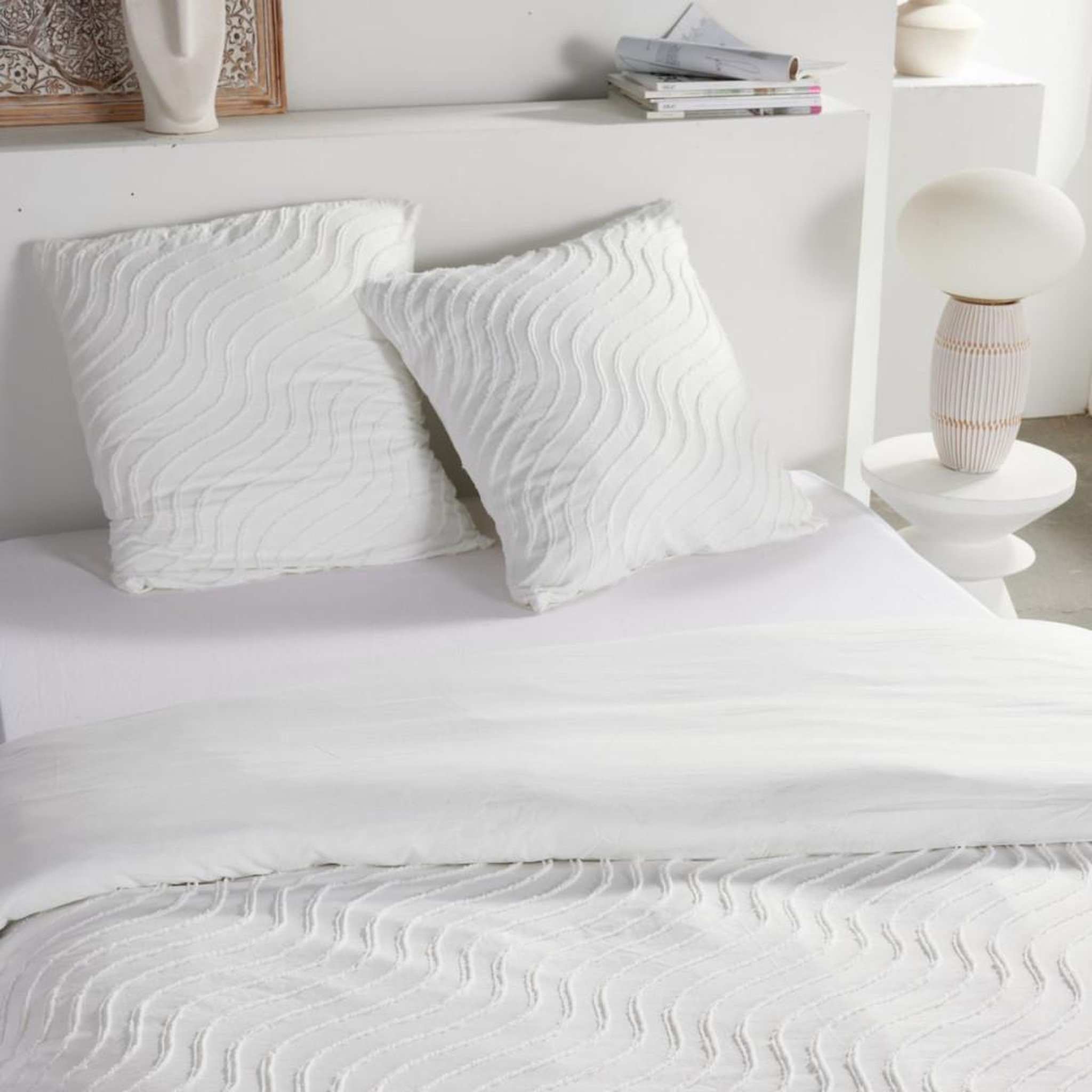Voir la diapositive 2 : Today Parure de lit - TODAY - Essential - 2 personnes - 220 x 240 cm - Effet tufté vague blanc