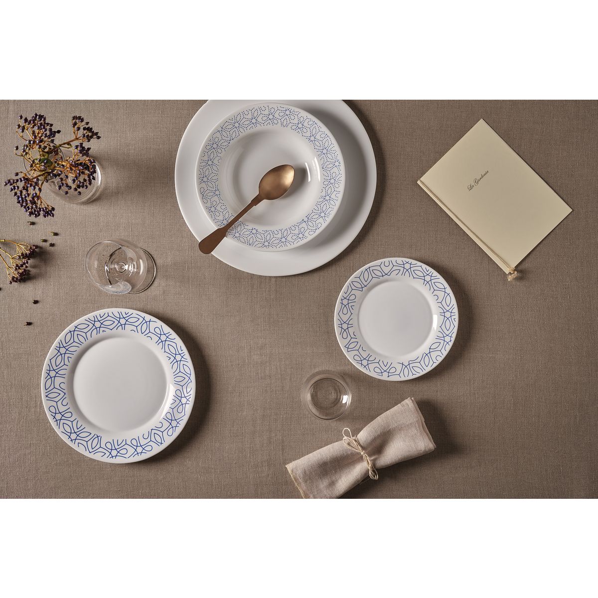 Service d'assiettes de 18 pièces Opale  Bormioli "RICAMO" 