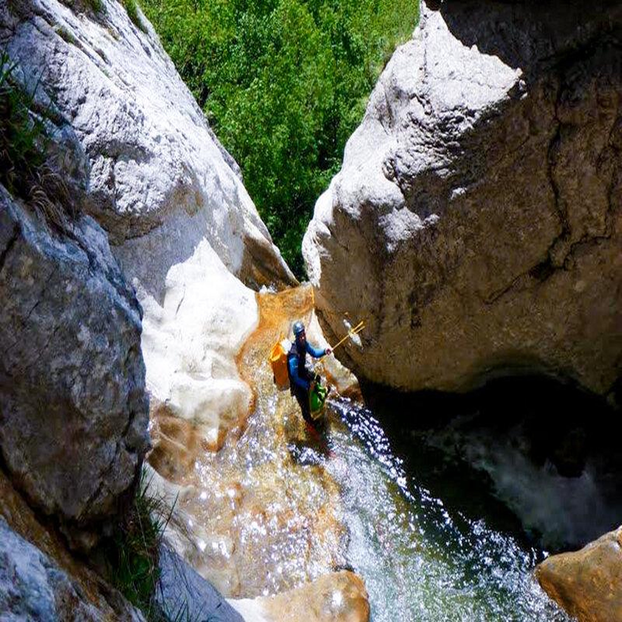 Voir la diapositive 3 : Smartbox 4h30 de canyoning pour 2 personnes avec photos près de grenoble - coffret cadeau sport & aventure