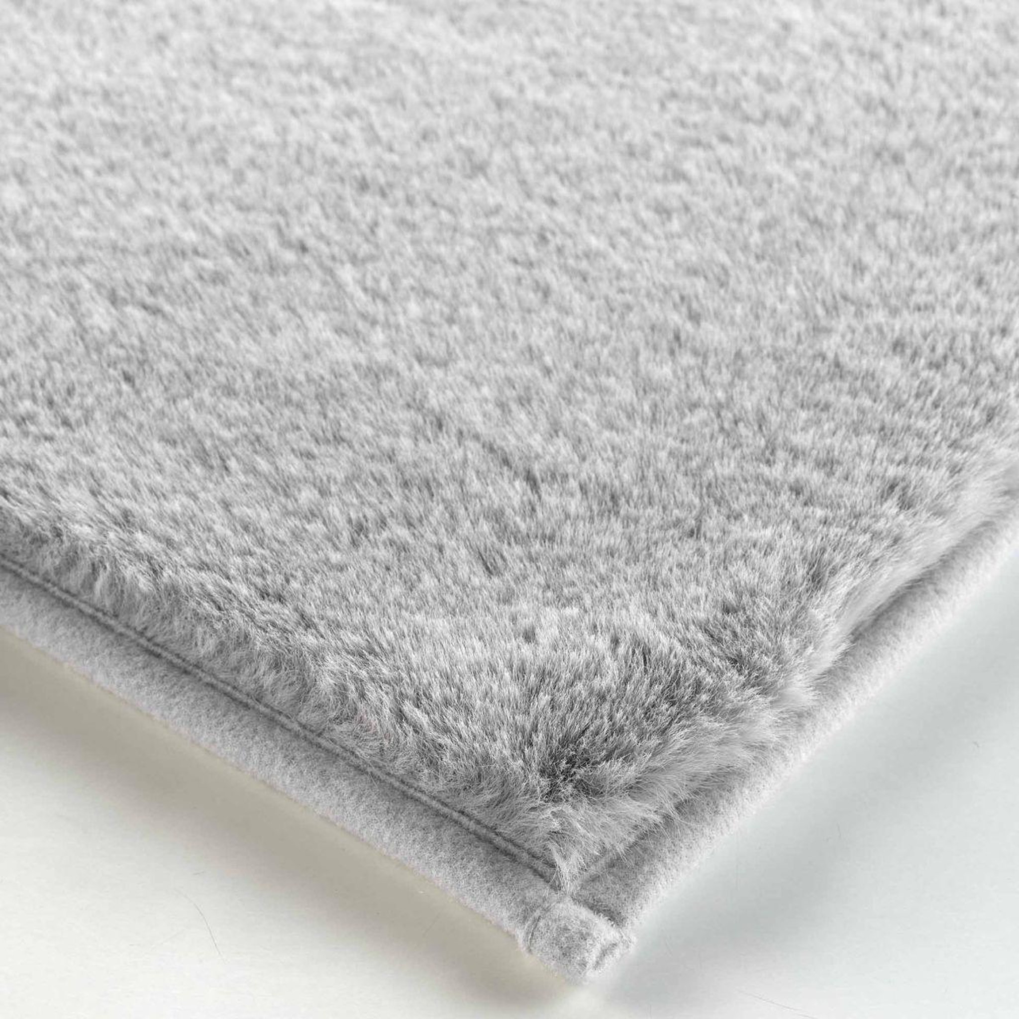 Voir la diapositive 2 : Douceur d'Intérieur Tapis imitation fourrure  feline  120x170cm gris