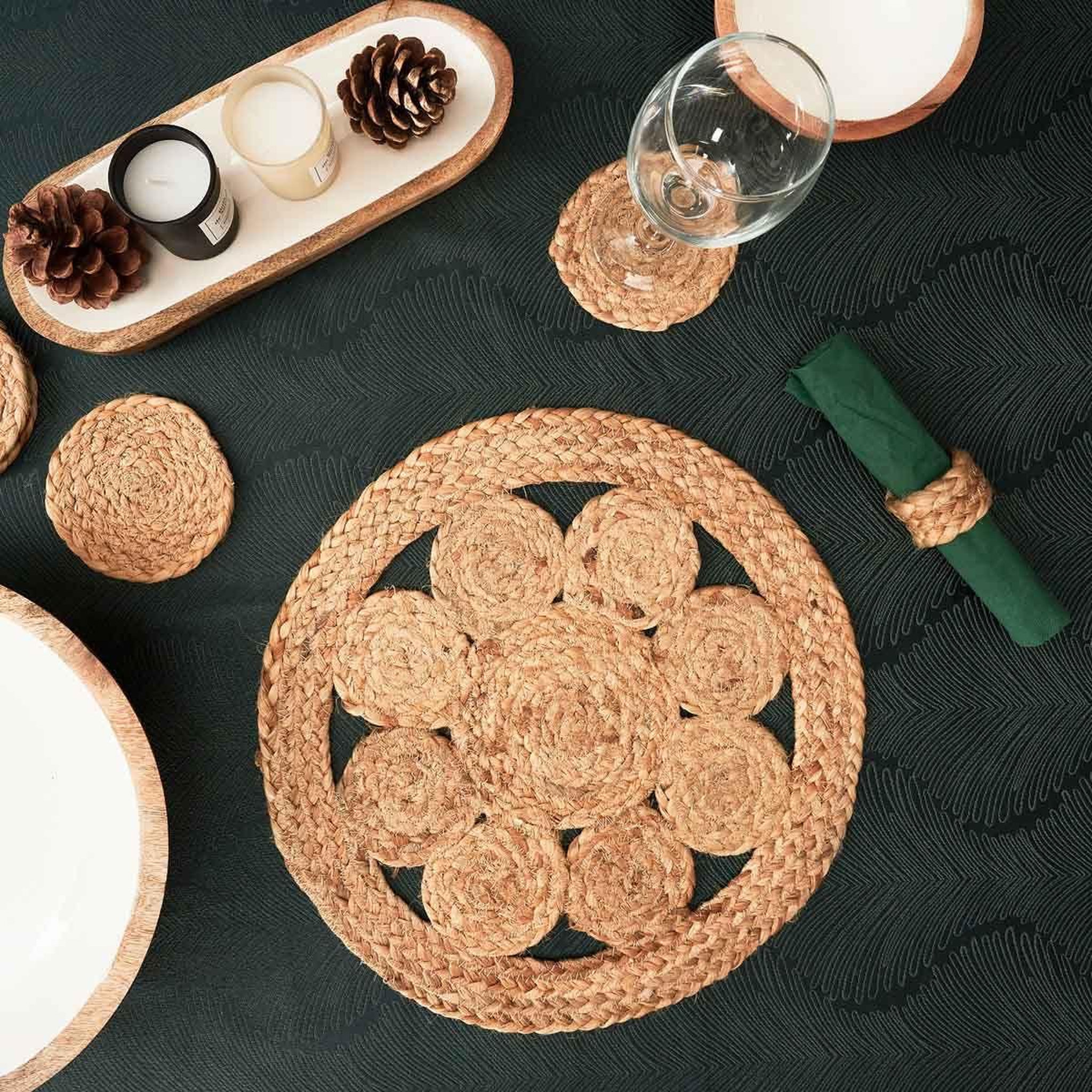 Voir la diapositive 4 : The Home Deco Factory Set de table rond déco  jute ajouré  35cm naturel