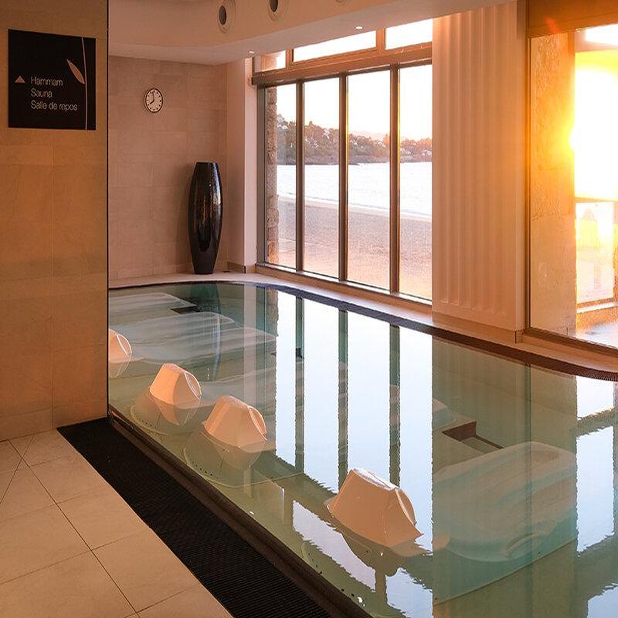 Voir la diapositive 6 : Smartbox Thalazur saint-jean-de-luz 4 étoiles : 1 nuit avec accès spa marin - coffret cadeau séjour