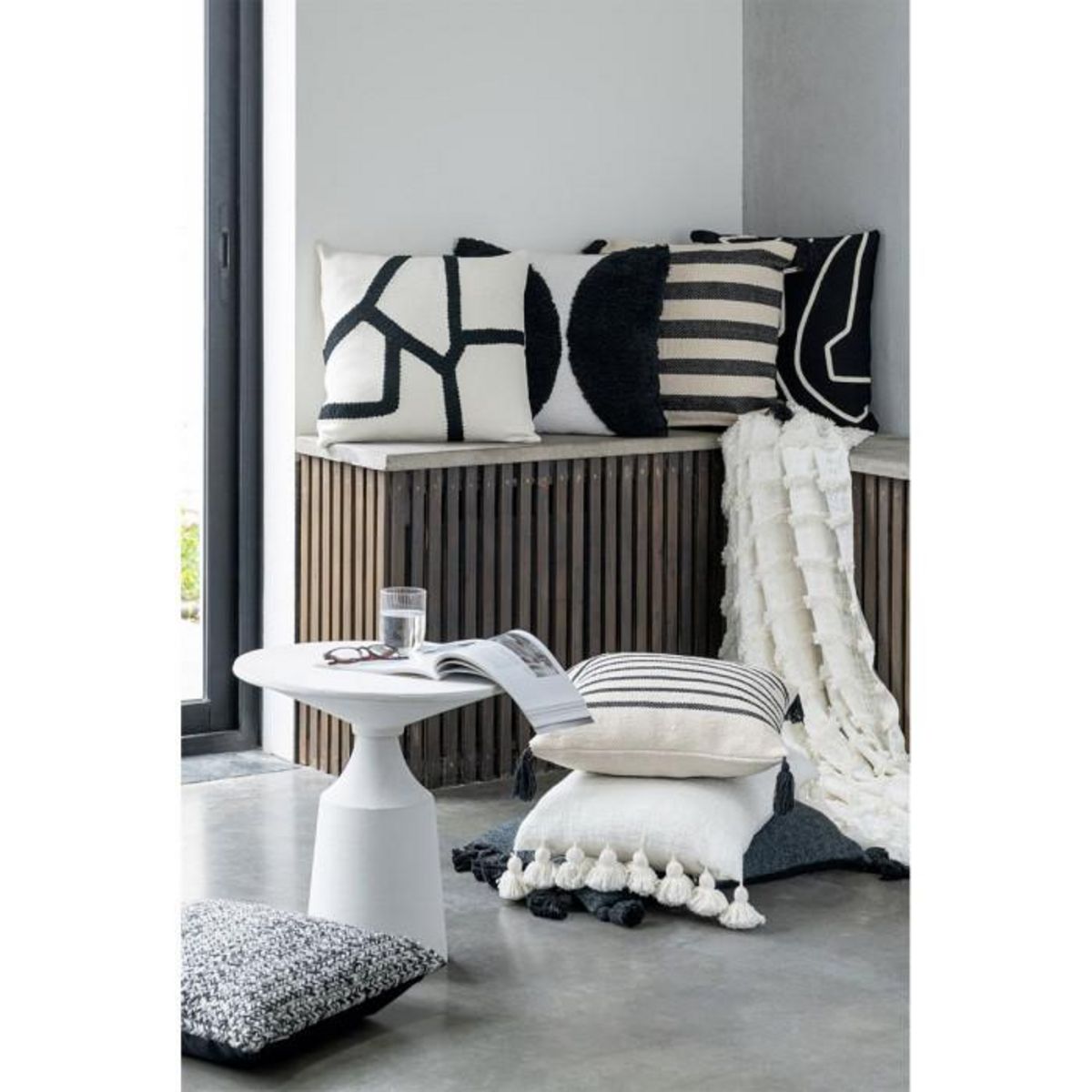 Paris Prix Coussin Déco  Ligne  43x43cm Blanc & Noir