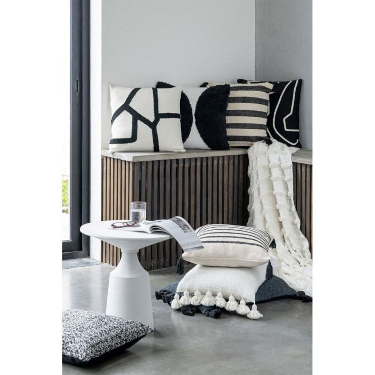 Paris Prix Coussin Déco  Ligne  43x43cm Blanc & Noir