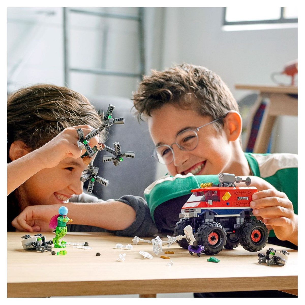 LEGO Marvel 76174 Le camion monstre de Spider-Man contre Mystério avec figurines