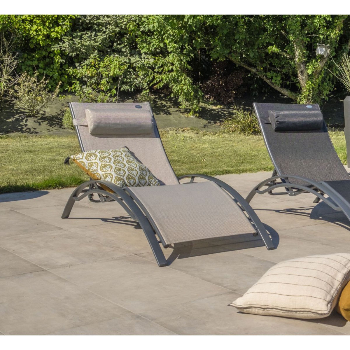 DCB GARDEN Lot de 2 bains de soleil - Aluminium et textilène - Gris