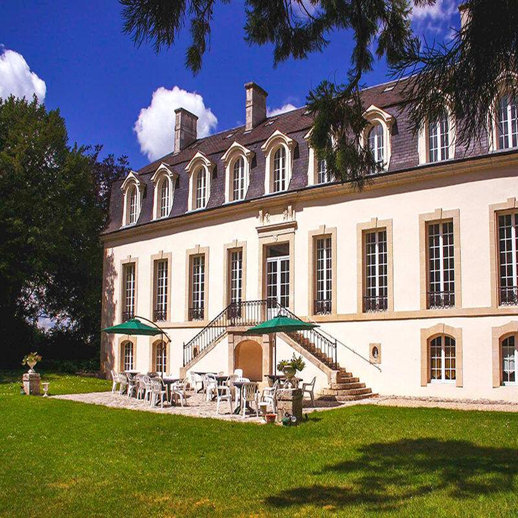 Voir la diapositive 4 : Smartbox 3 jours de rêve dans un château avec espace détente près d'Orléans - Coffret Cadeau Séjour