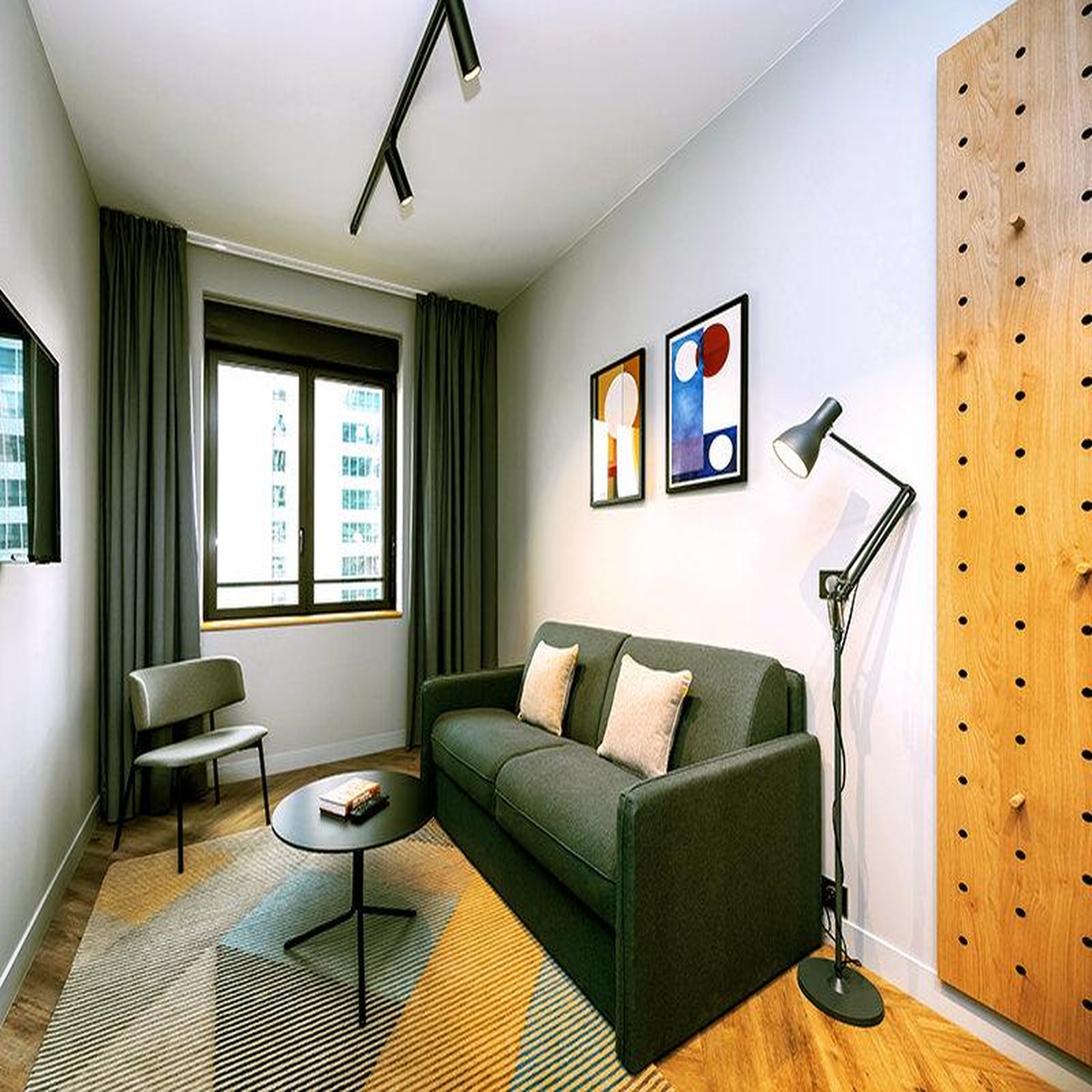 Voir la diapositive 2 : Smartbox Séjour de 2 jours en famille dans un appartement à la défense à paris - coffret cadeau séjour