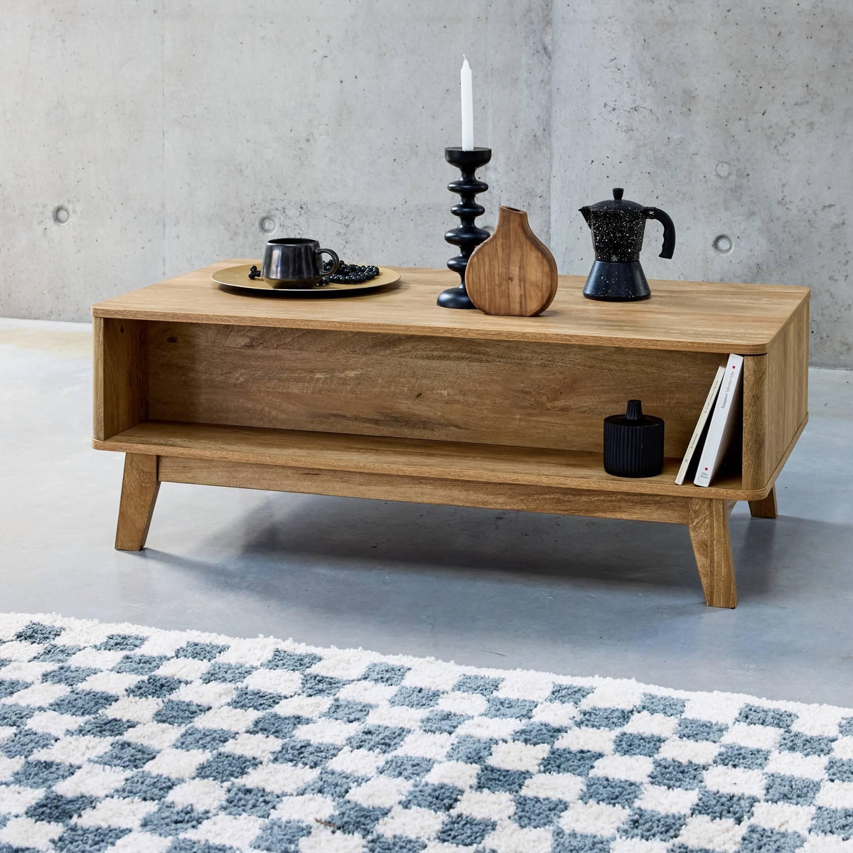 SWEEEK Table basse avec 2 niches. 1 porte coulissante. effet bois et cannage. pieds eucalyptus