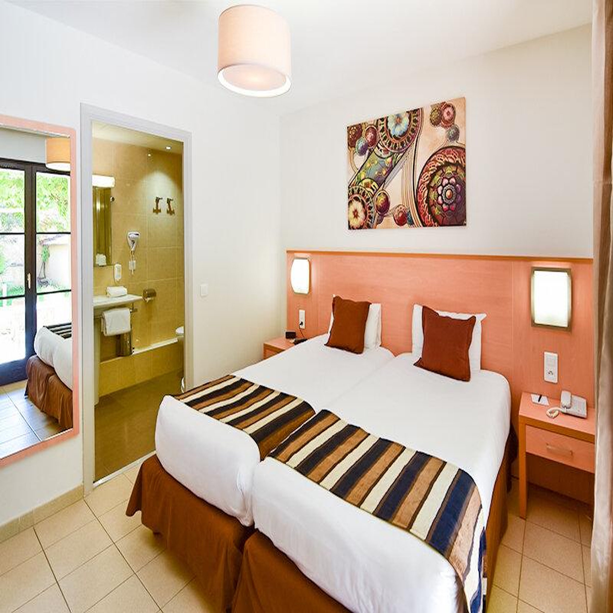 Voir la diapositive 4 : Smartbox Escapade magique dans un hôtel 4* en haute-corse - coffret cadeau séjour