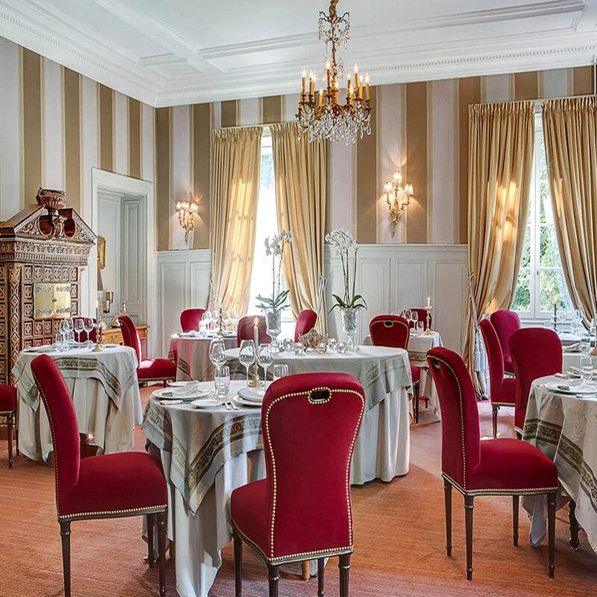 Voir la diapositive 3 : Smartbox 2 jours en chambre prestige dans château 4* avec dîner près de périgueux - coffret cadeau séjour