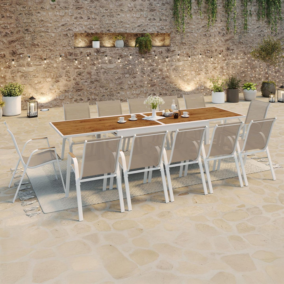 ID MARKET Salon de jardin NOUMEA extensible table 135/270 cm plateau verre trempé effet bois et 12 chaises empilables blanc et bois