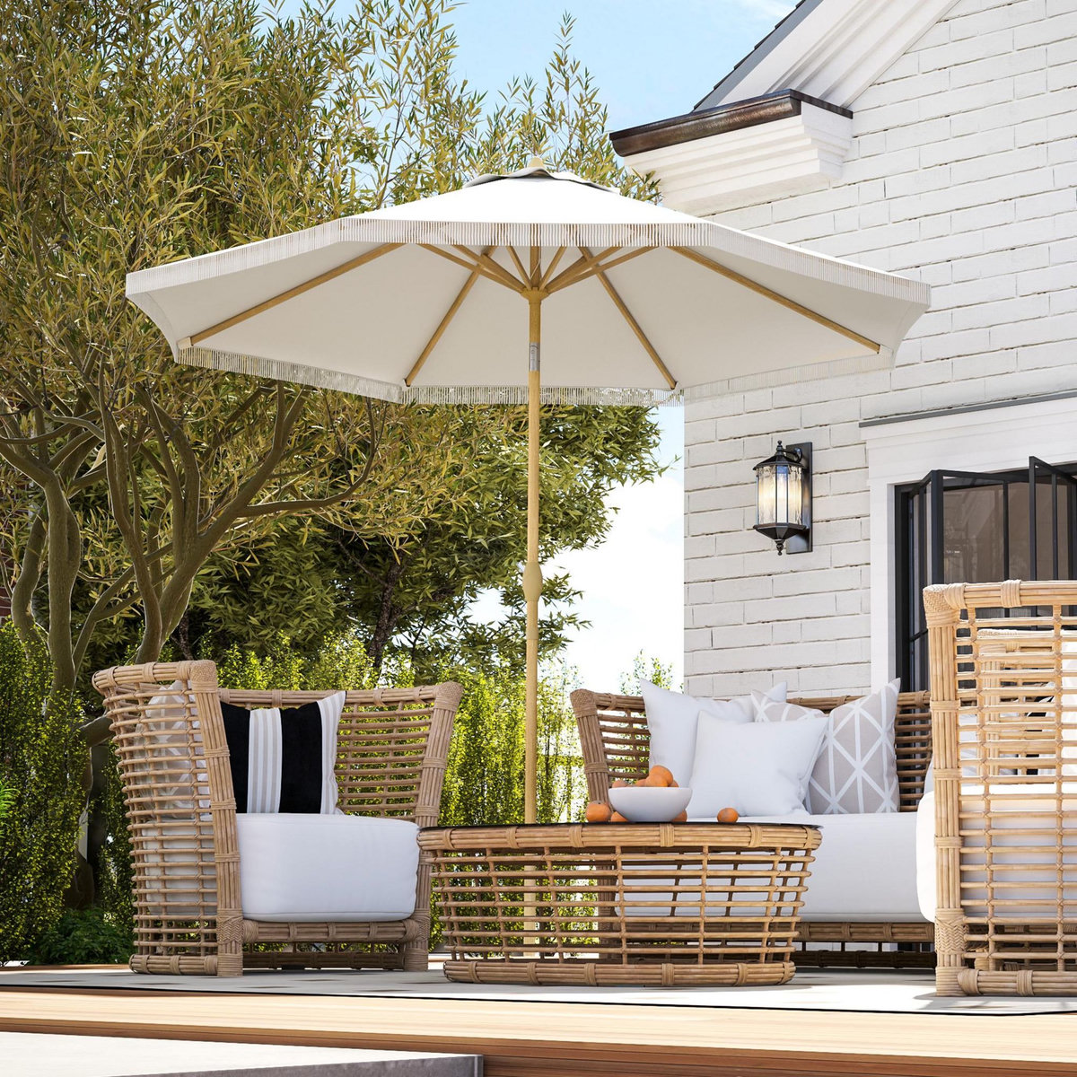 OUTSUNNY Parasol octogonal inclinable Ø 2,65 x 2,44H m mât baleine métal aspect bois polyester haute densité 180 g/m² blanc