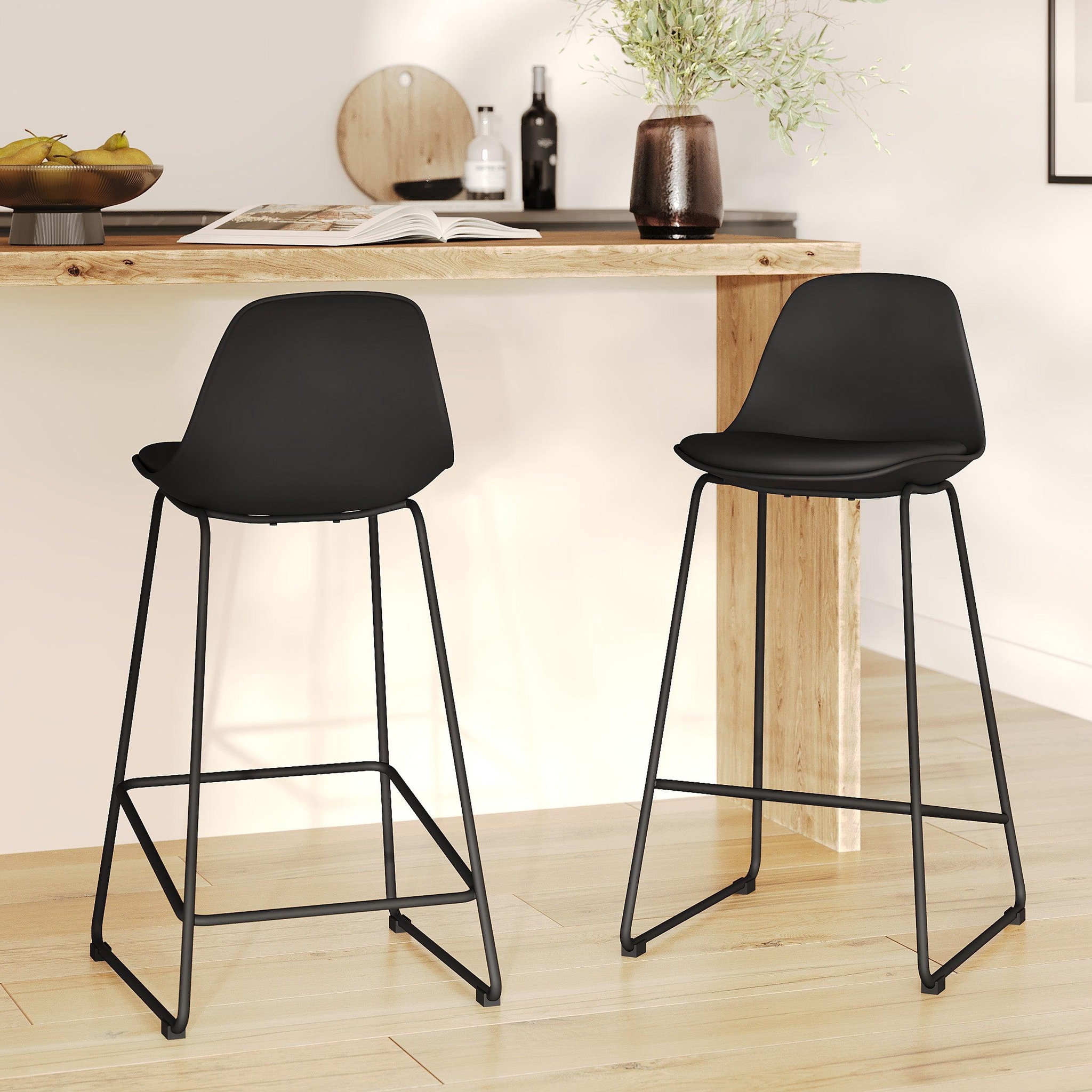 Voir la diapositive 2 : MAISON PAVANE Lot de 2 chaises pour îlot central 65 cm noires-leni
