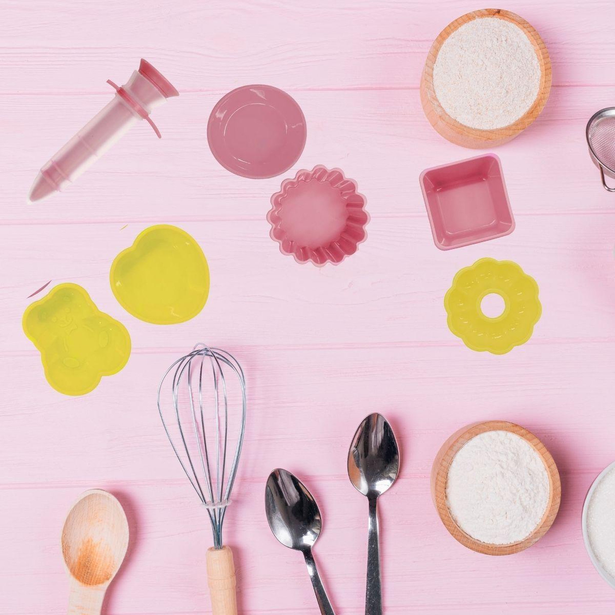 Voir la diapositive 2 : Fackelmann Set de 7 ustensiles de pâtisserie avec stylo de décoration et mini moules Fackelmann Mini Monsters