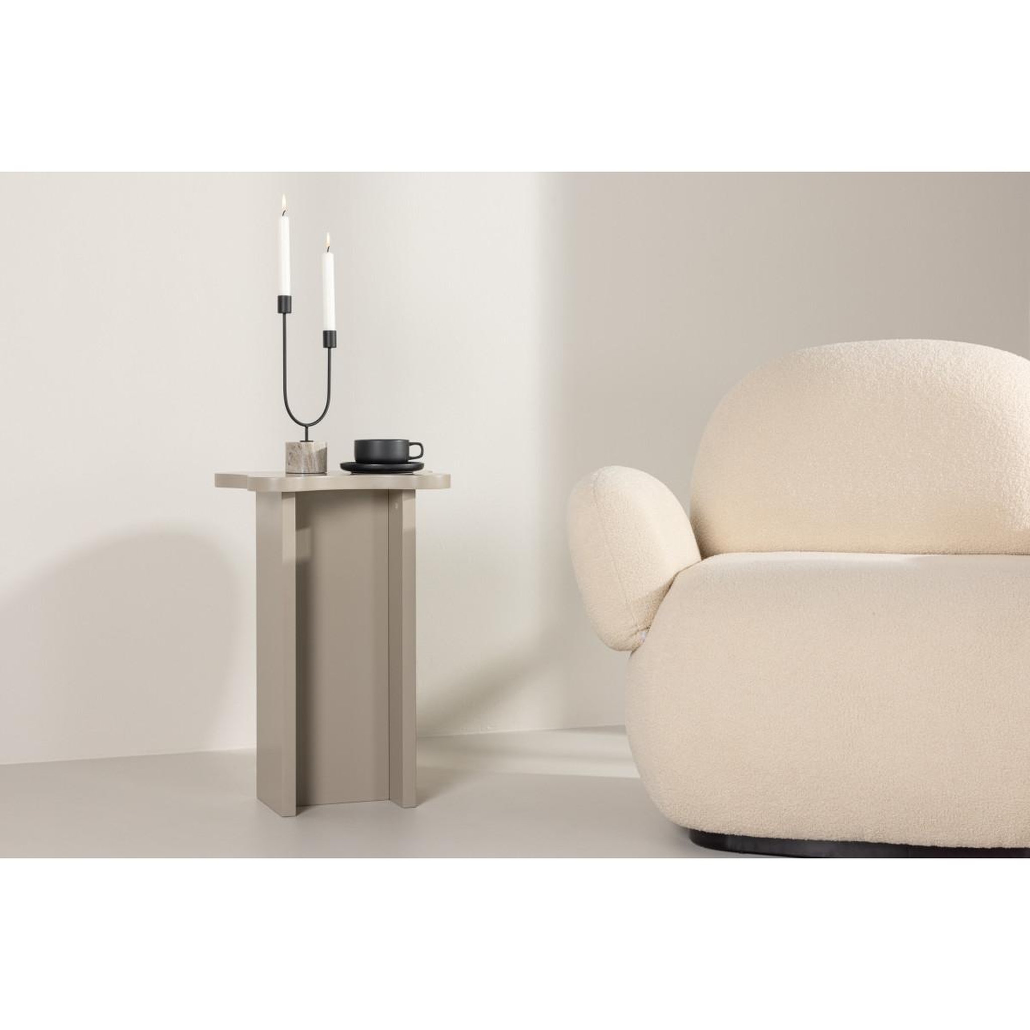 Voir la diapositive 6 : Paris Prix Table d'Appoint Design  Molde  62cm Beige