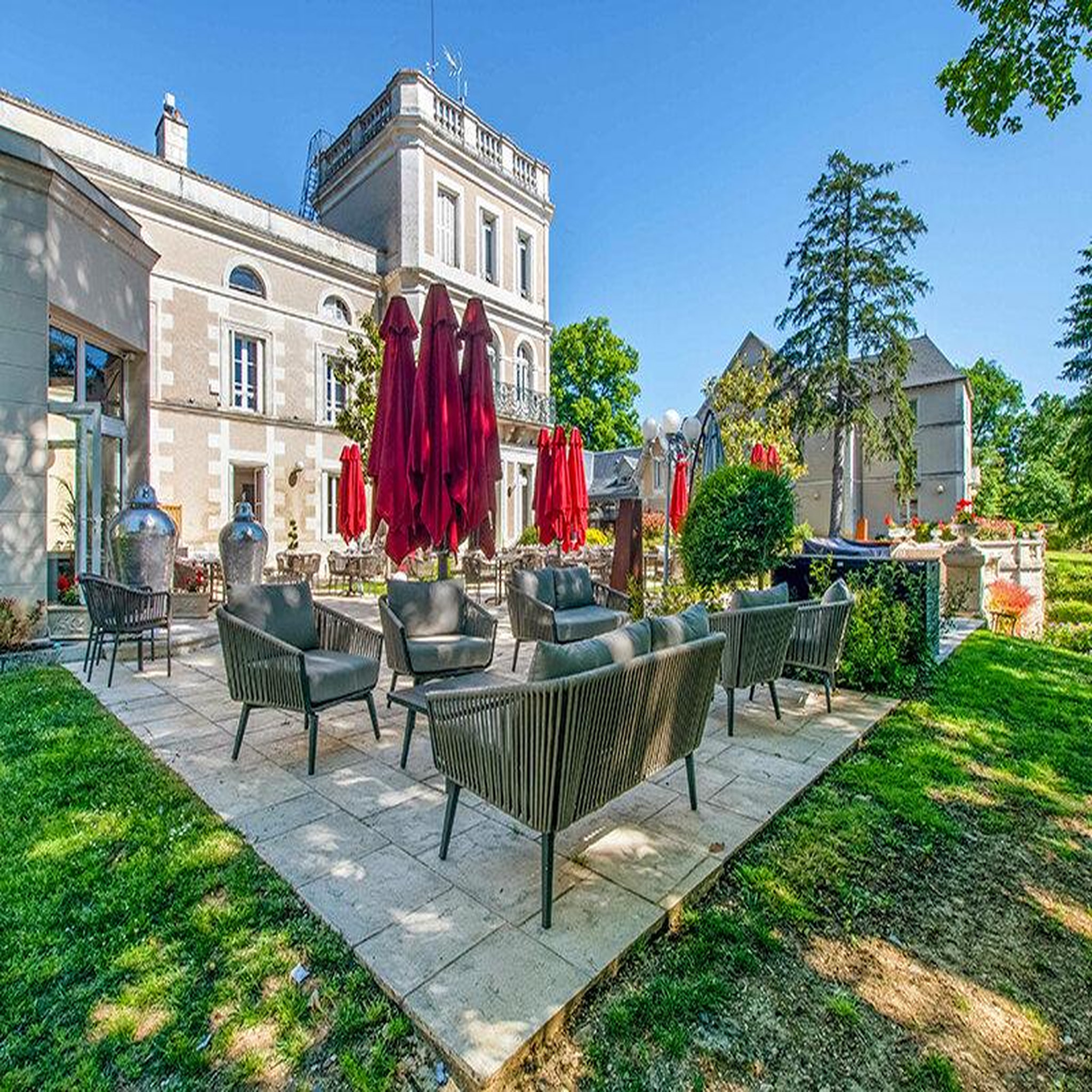 Voir la diapositive 5 : Smartbox Délicieuse escapade de 2 jours au château avec dîner et champagne, près de poitiers - coffret cadeau séjour