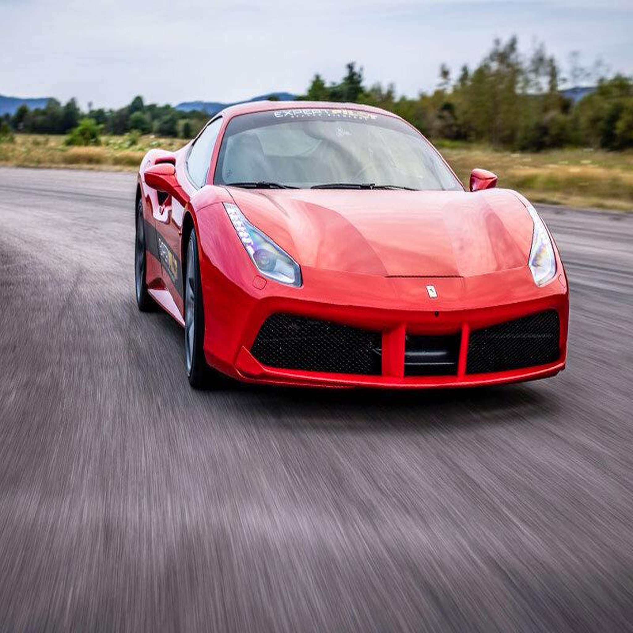 Voir la diapositive 3 : Smartbox Stage de pilotage : 6 tours sur le circuit de Chambley en Alpine A110 et Ferrari 488 GTB - Coffret Cadeau Sport & Aventure