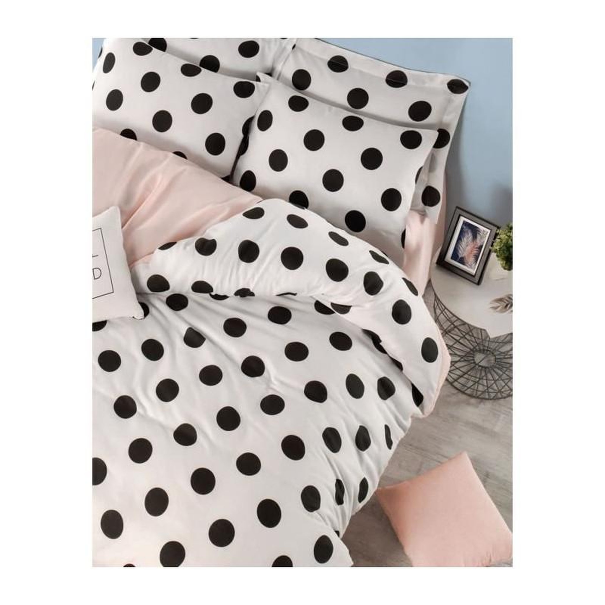 Voir la diapositive 2 : GENERIQUE Parure de lit - 1 housse de couette 220 x 240 cm + 2 taies d'oreiller 60 x 60 cm - 65% coton, 35% polyester - Blanc