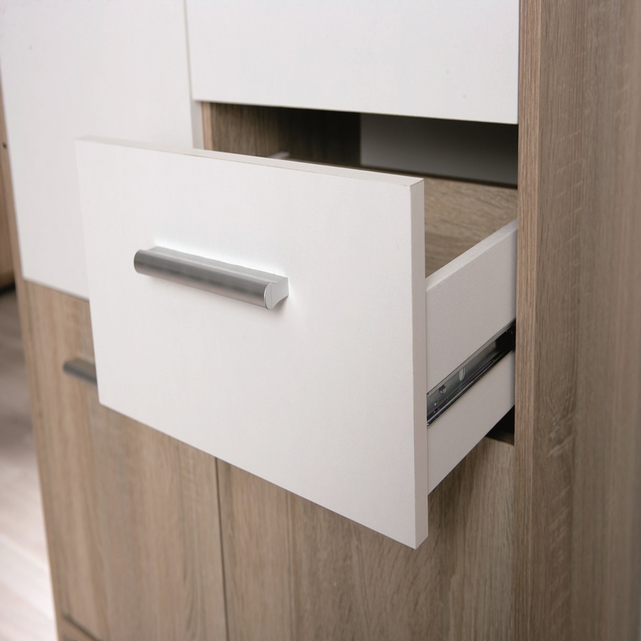 Voir la diapositive 6 : Commode 3 portes - 2 tiroirs KENDO
