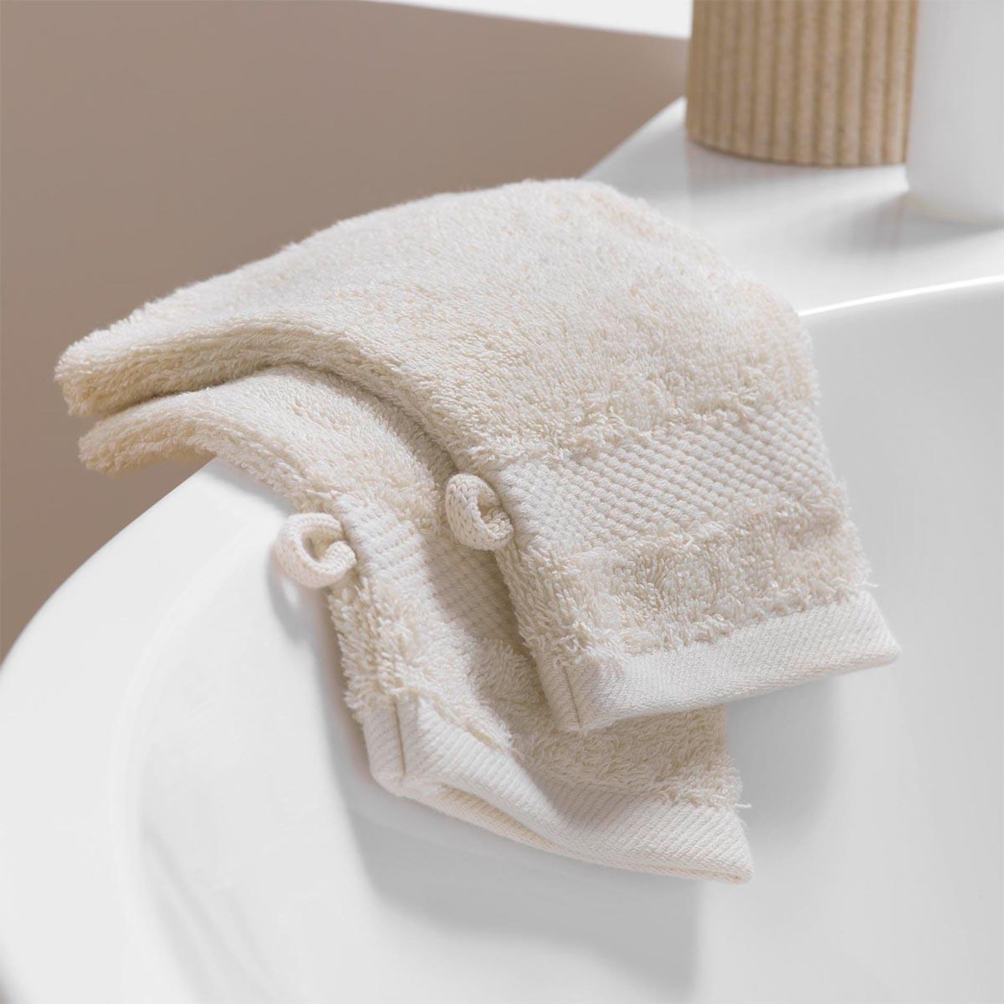 Voir la diapositive 3 : Douceur d'Intérieur Lot de 2 gants de toilette  elegance  15x21cm sable