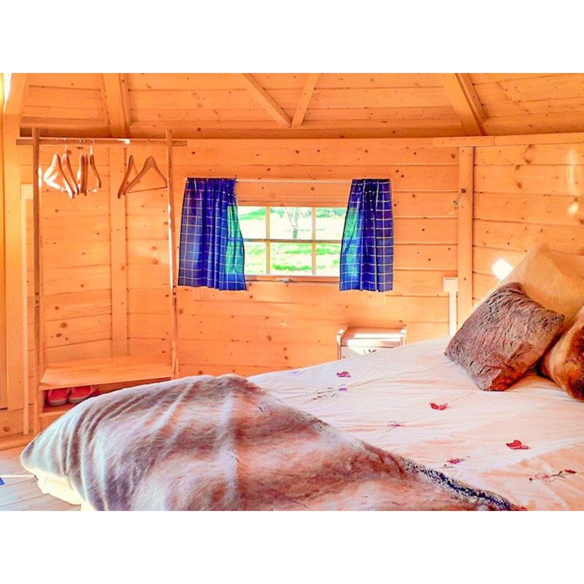 Smartbox Séjour hors des sentiers battus : 3 jours insolites avec dîner ou pause bien-être - Coffret Cadeau Séjour