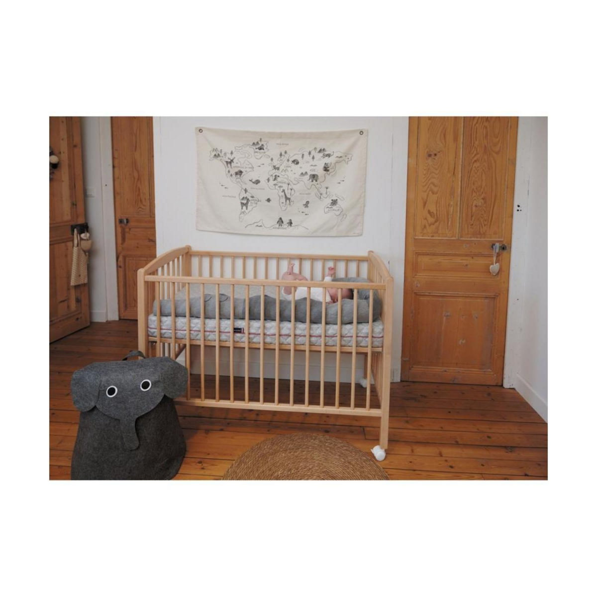 COMBELLE Lit Arthur 60x120 avec roulettes - Design Hybride Kaki pour Bébé