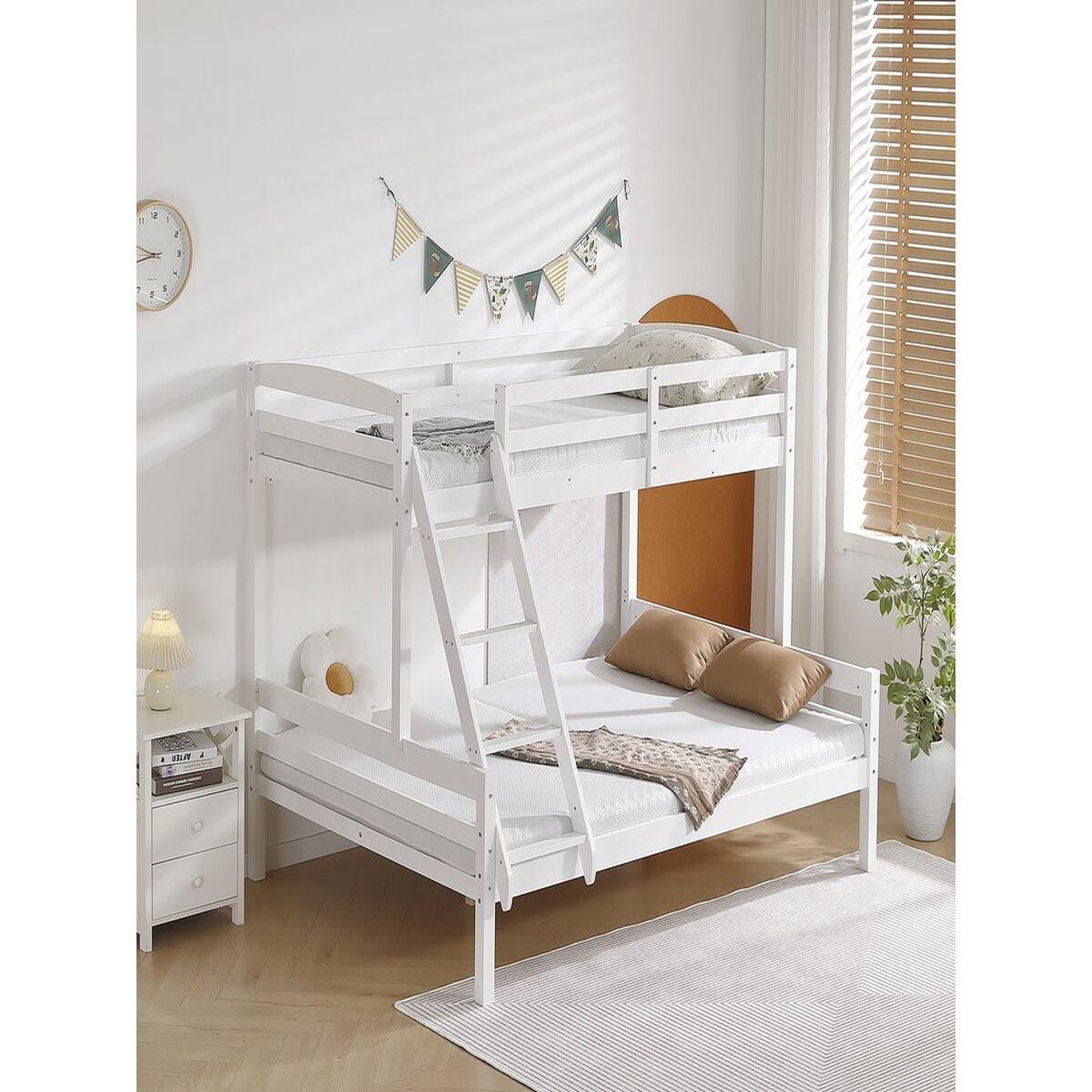 Voir la diapositive 2 : Habitat et Jardin Lit superposé en bois enfant   léa  - blanc