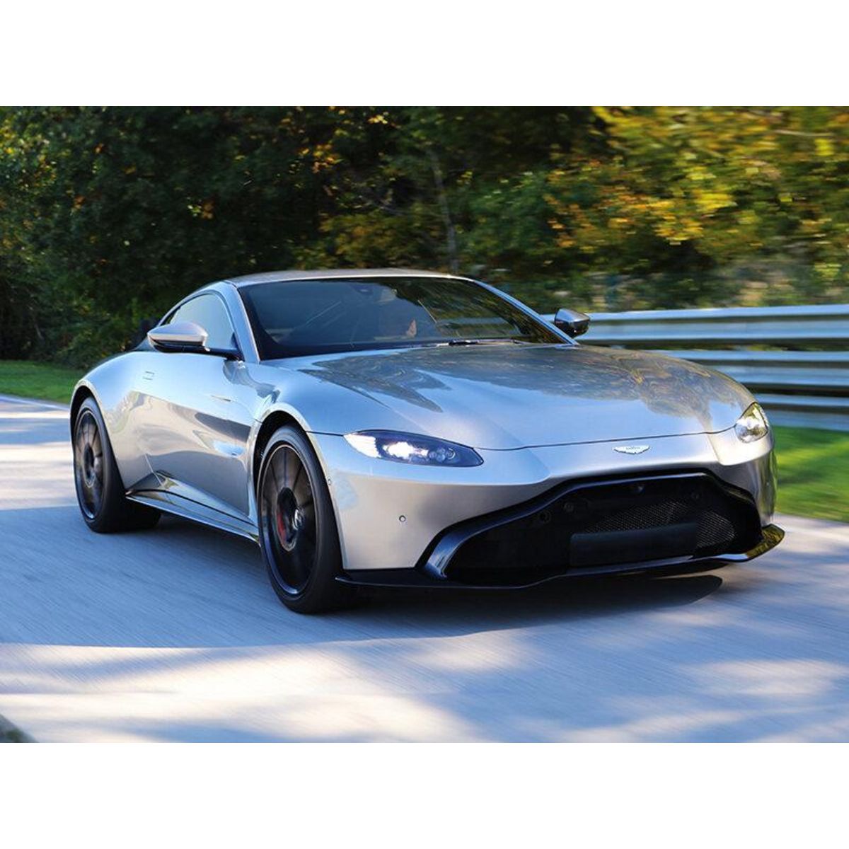 Smartbox Stage de pilotage multivolant : 2 tours en Aston-Martin et 2 tours en Audi sur le circuit de Nogaro - Coffret Cadeau Sport & Aventure