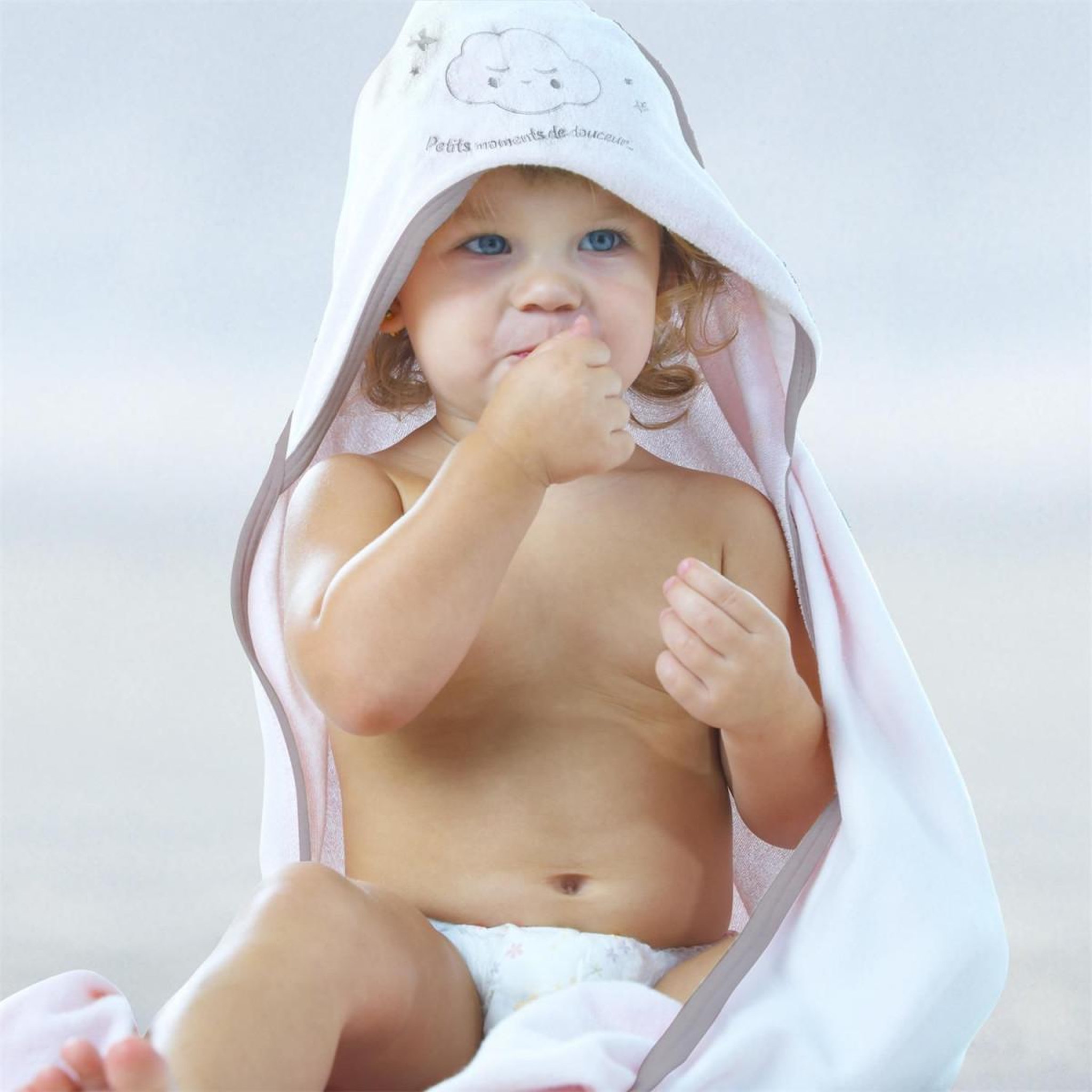 Voir la diapositive 3 : Tom & Zoé Cape de bain bébé  attache cou  70x70cm blanc