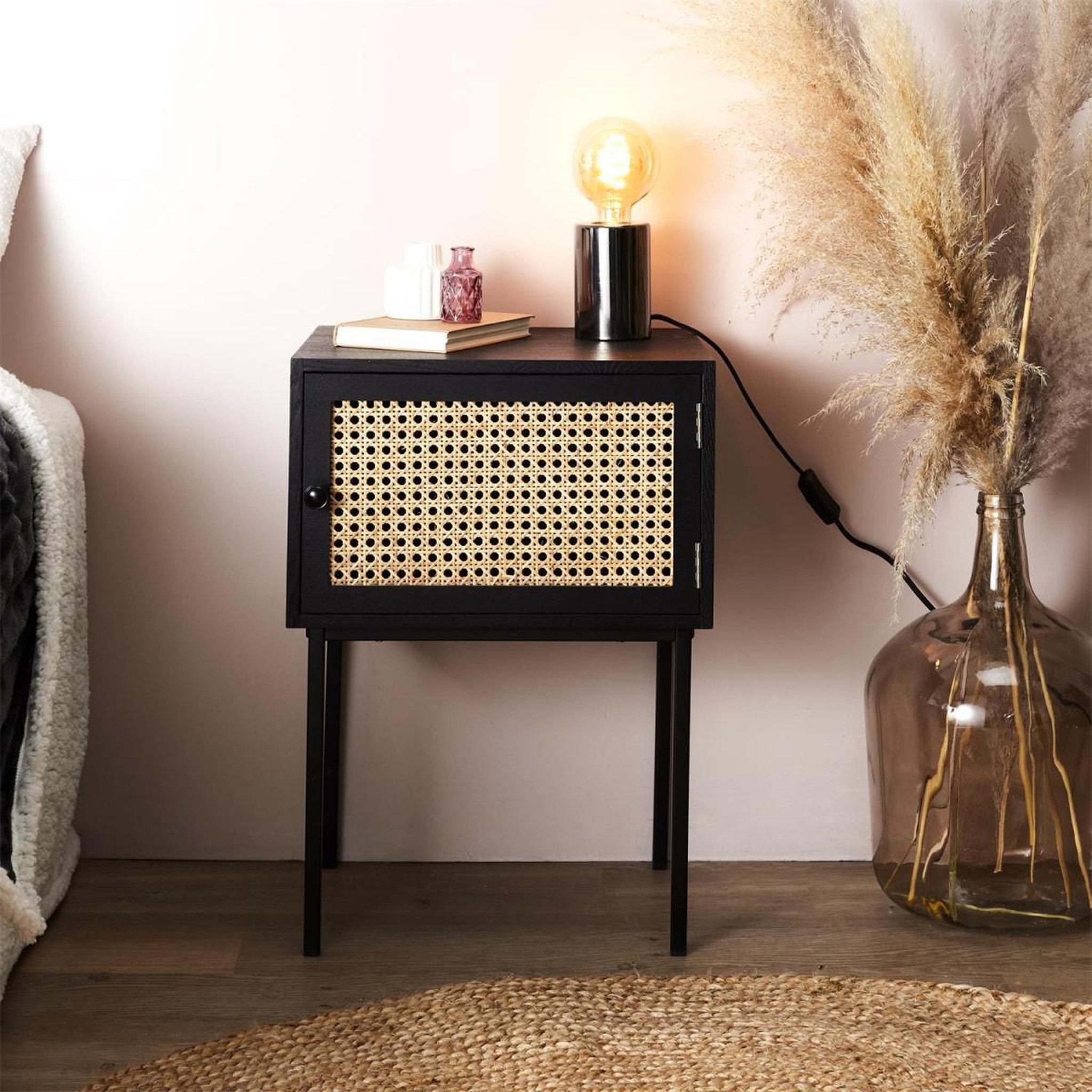 Voir la diapositive 5 : The Home Deco Factory Table de chevet en bois 1 porte  bessie  55cm noir