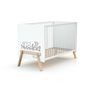 Voir la diapositive 4 : AT4 Lit bébé en bois CANAILLE Winnie Blanc et Hêtre 60 x 120 cm