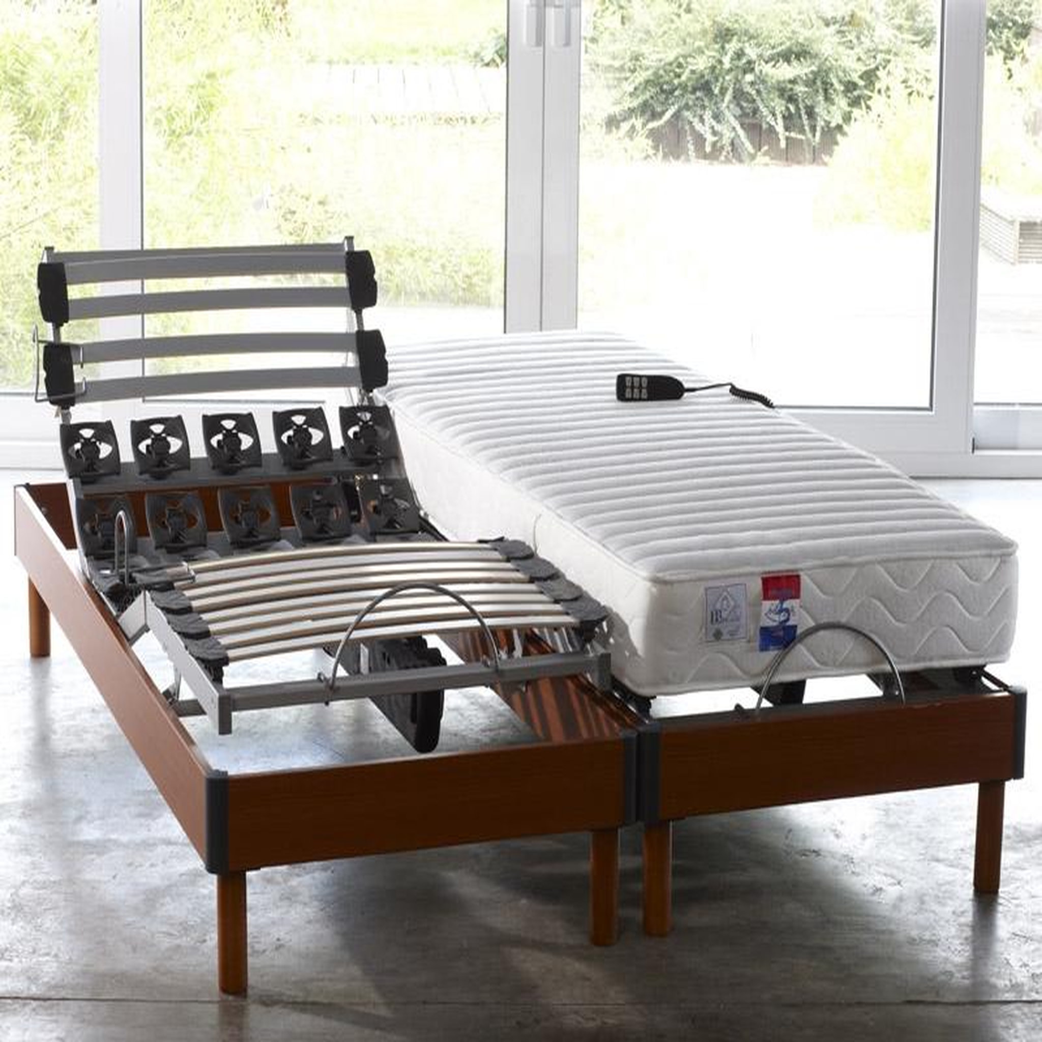 Voir la diapositive 2 : IDLITERIE Ensemble relaxation 100% latex 5 zones + sommier latte & Plot au niveau lombaire 2x90 x 200