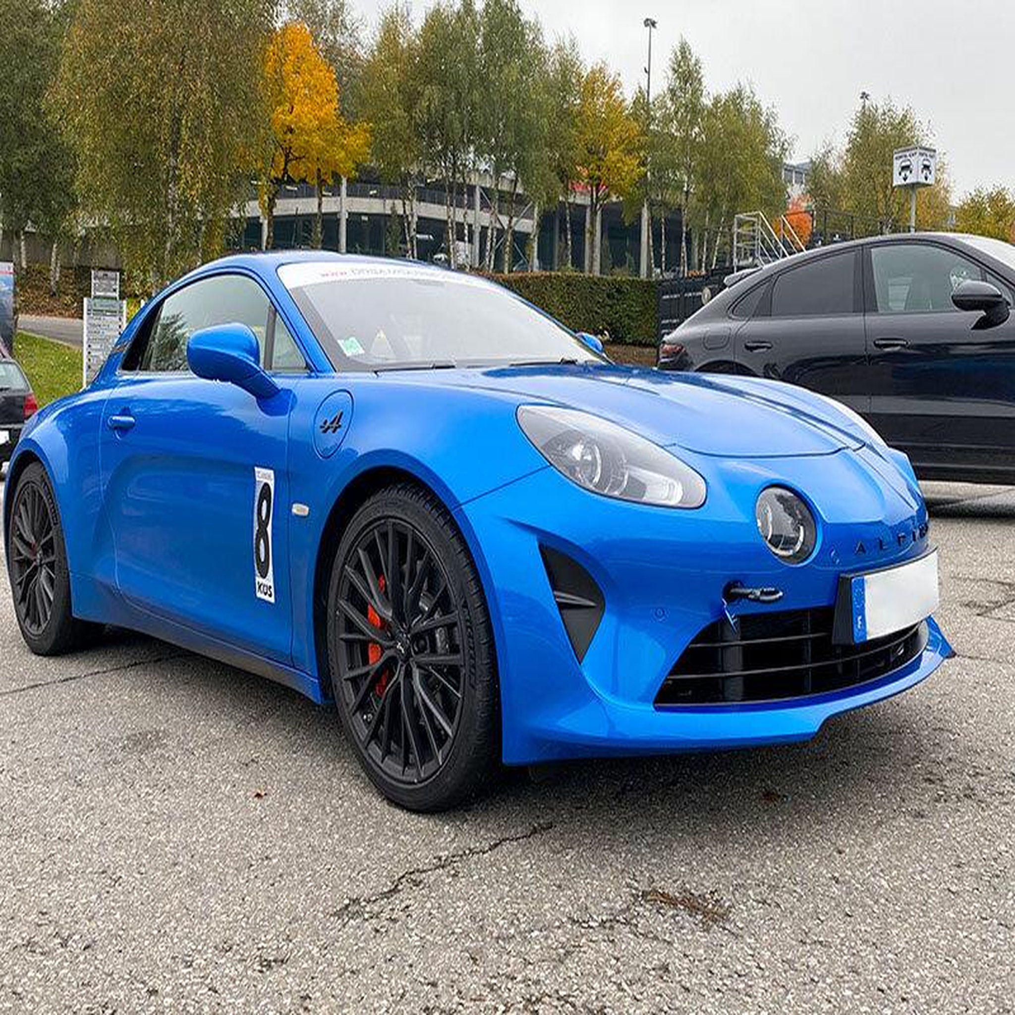 Voir la diapositive 2 : Smartbox Stage de pilotage : 2 tours sur circuit en alpine a110 s près de colmar - coffret cadeau sport & aventure
