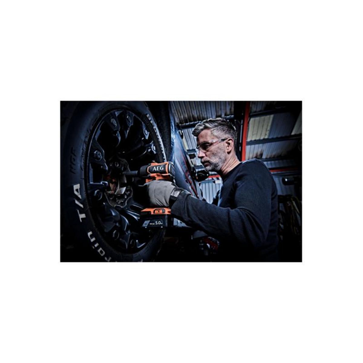 AEG Pack AEG 18V - Boulonneuse à chocs Brushless 700 Nm - Batterie 4.0 Ah - Chargeur