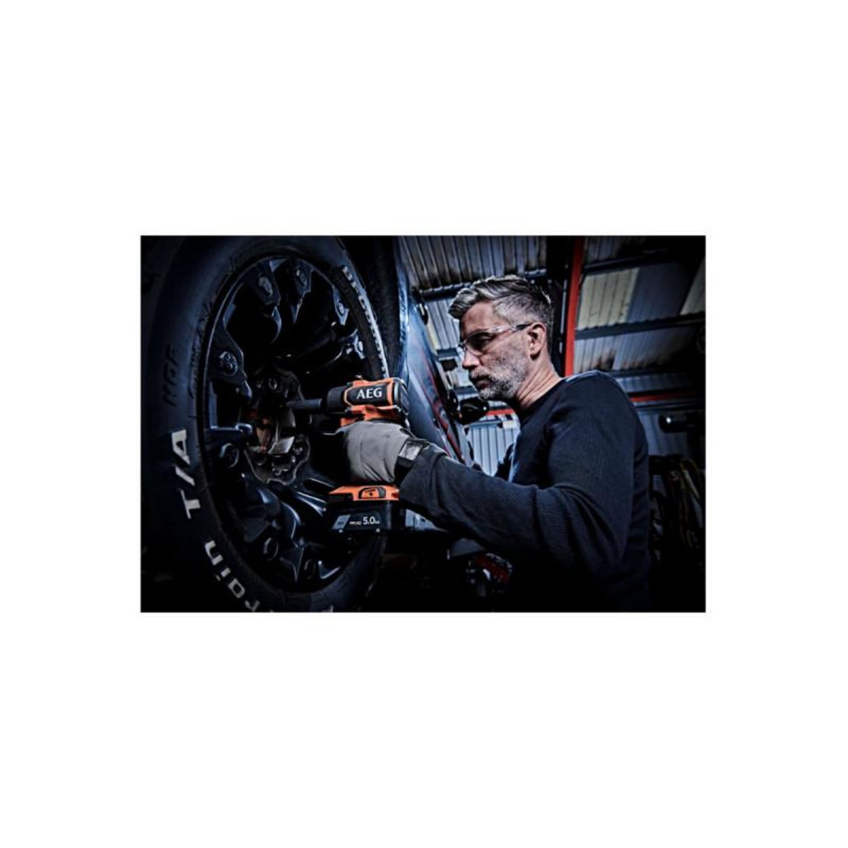 AEG Pack AEG 18V - Boulonneuse à chocs Brushless 700 Nm - Batterie 4.0 Ah - Chargeur