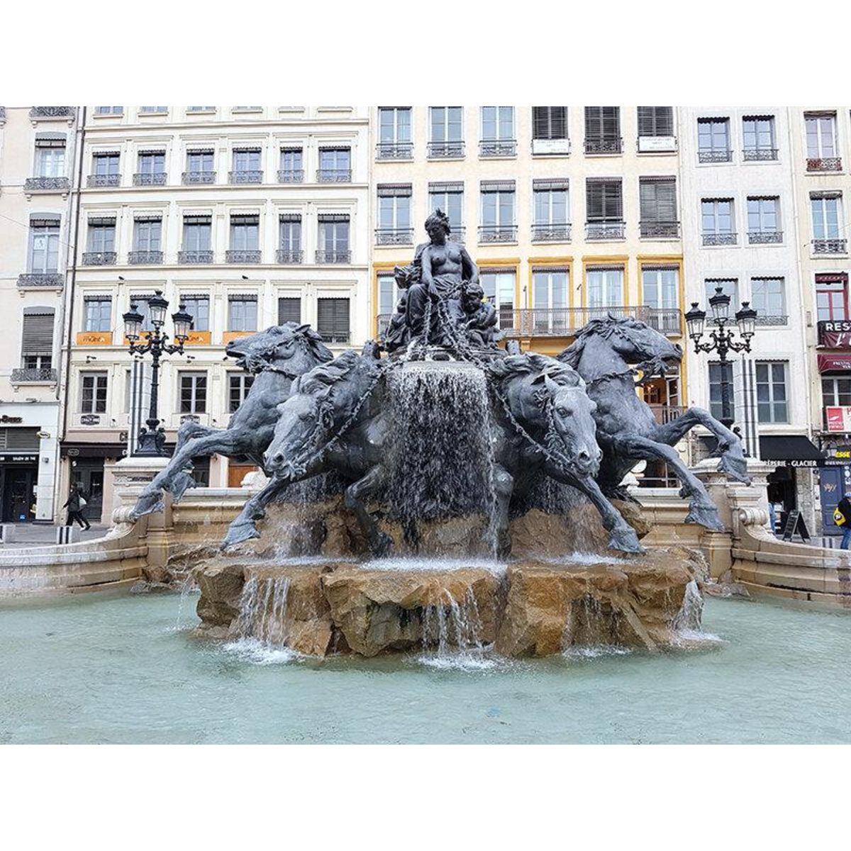 Smartbox Découverte en famille du musée et du quartier des Beaux-Arts de Lyon - Coffret Cadeau Sport & Aventure