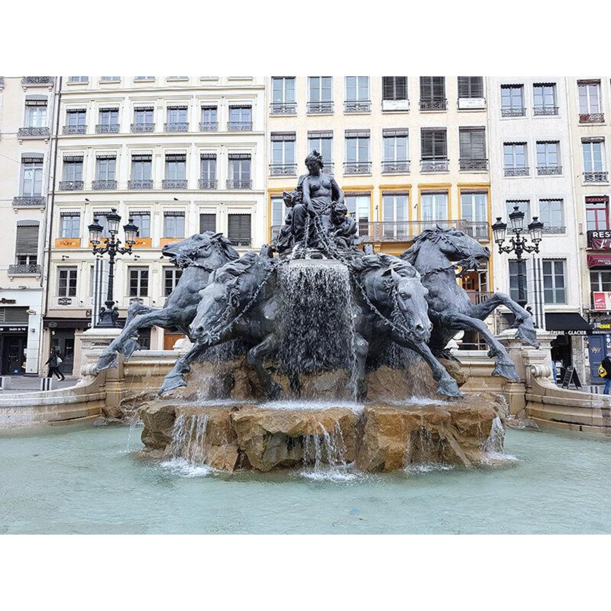 Smartbox Découverte en famille du musée et du quartier des Beaux-Arts de Lyon - Coffret Cadeau Sport & Aventure