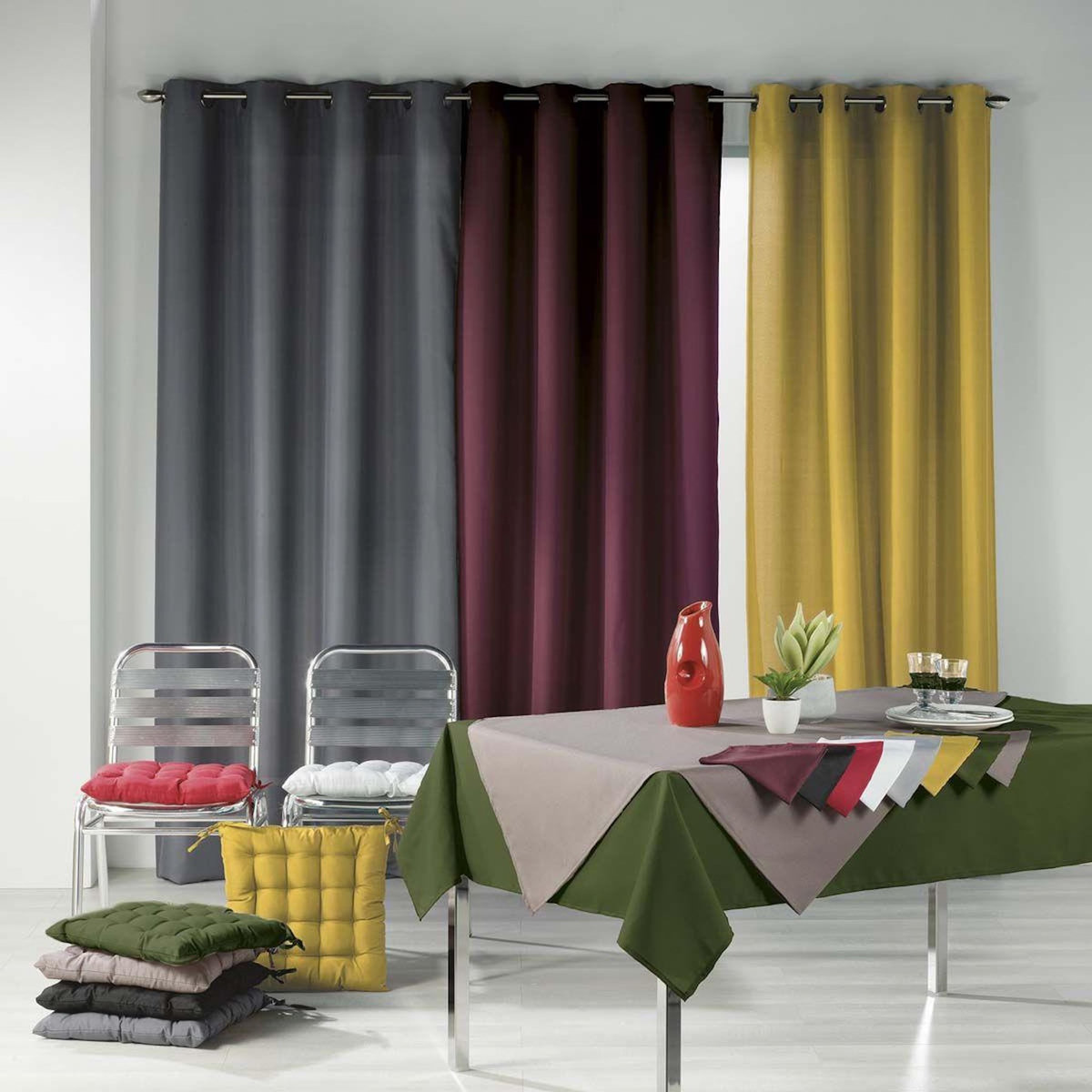 Paris Prix Nappe Antitache  Essentiel  140x250cm Rouge