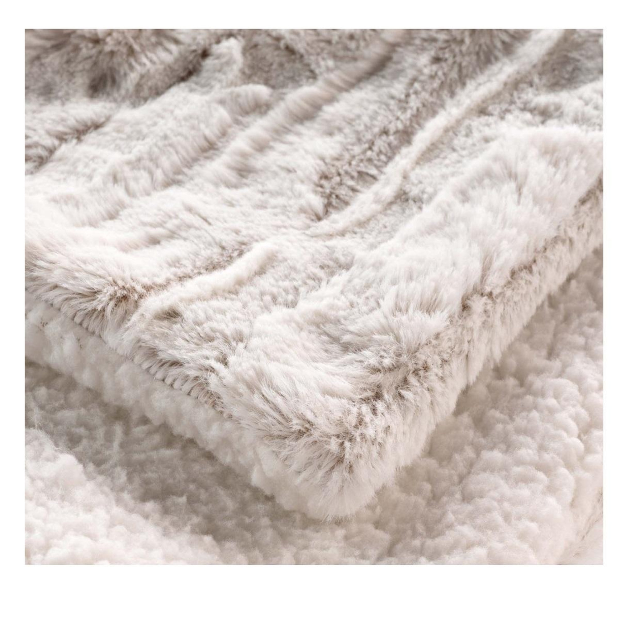 Voir la diapositive 3 : Eden Plaid a poils doux et sherpa lynx