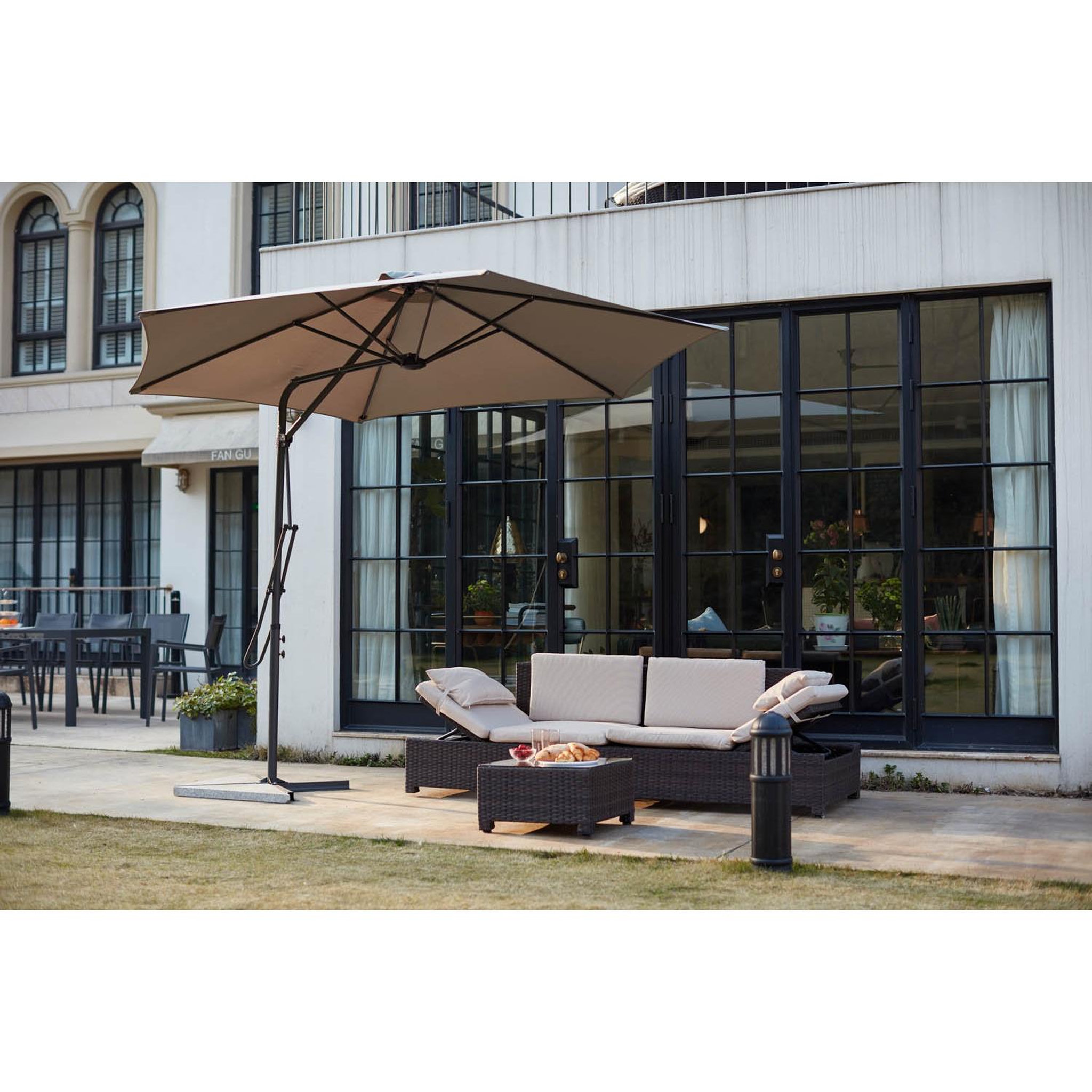 Voir la diapositive 2 : CONCEPT USINE Parasol gris droit rond 294 x 294 m alcudia
