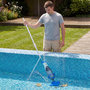 Voir la diapositive 2 : OUTSUNNY Aspirateur de piscine sans fil autonomie 60 min. 1200 l/h manche télescopique blanc bleu