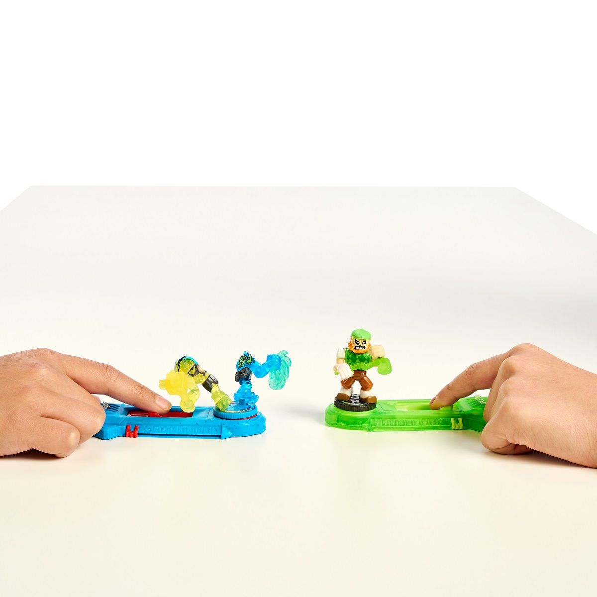 MOOSE TOYS Pack Figurines Akedo PowerStorm Shortout vs Sandtrap