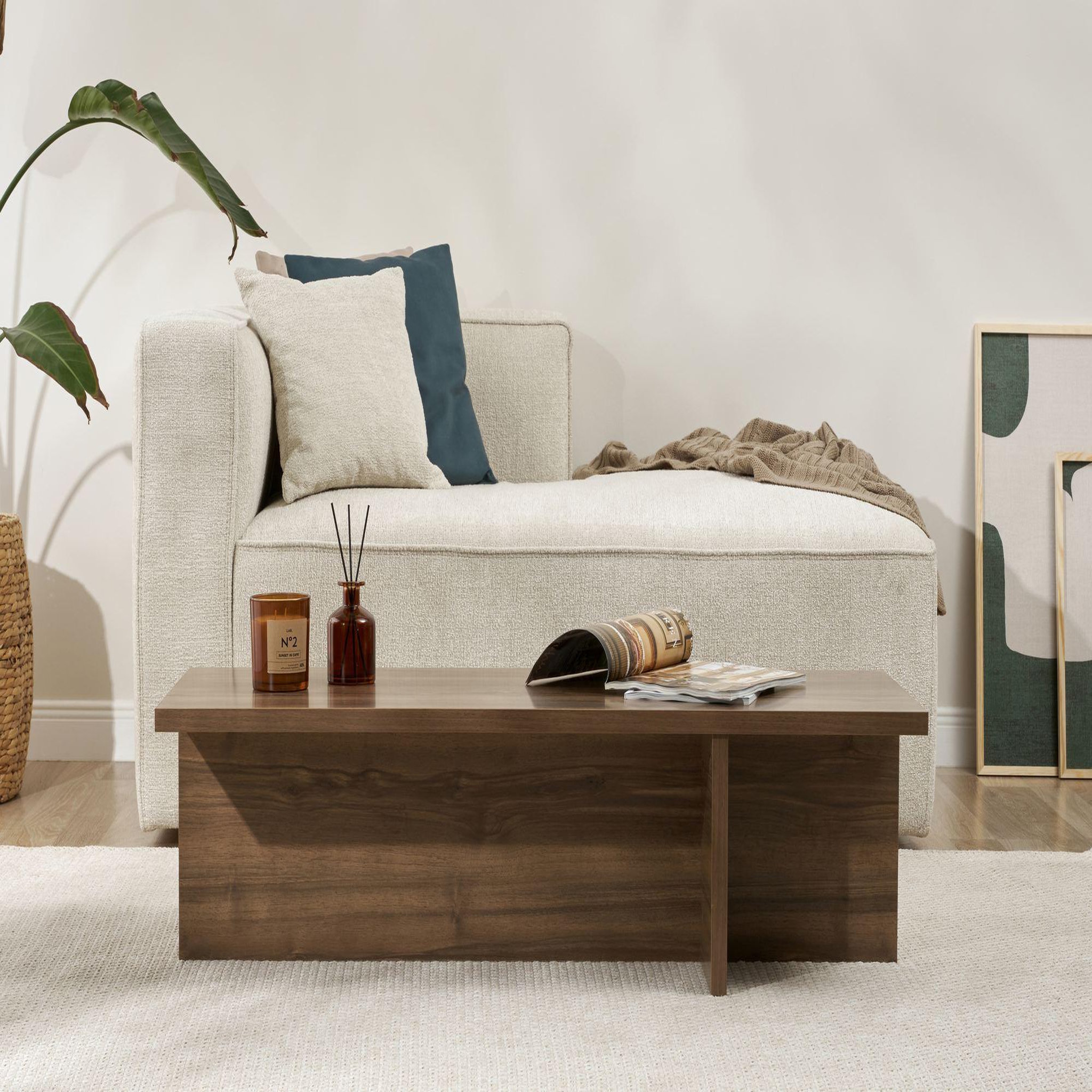 Voir la diapositive 2 : Habitat et Jardin Table basse en bois  harbor  - 120 x 45 x 30 cm - noyer